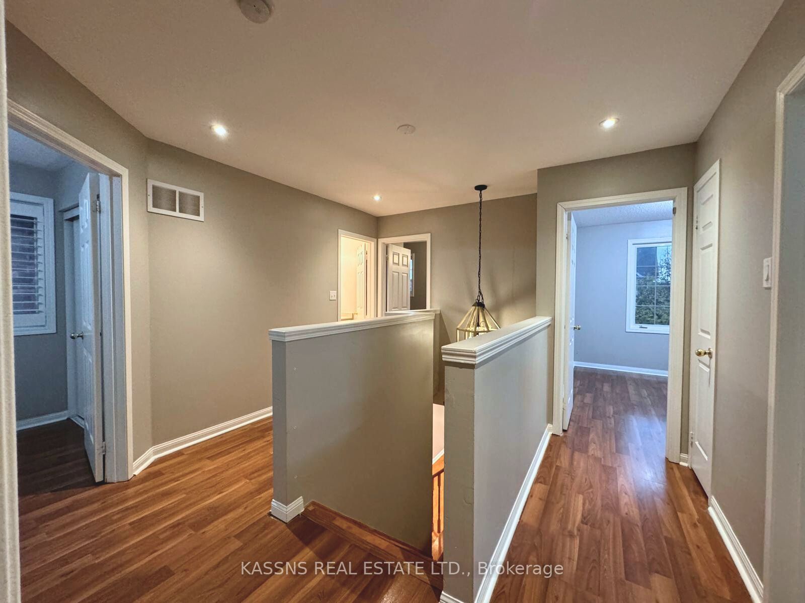 718 Irving Terrace, Milton, ON L9T 6H3 photo 3