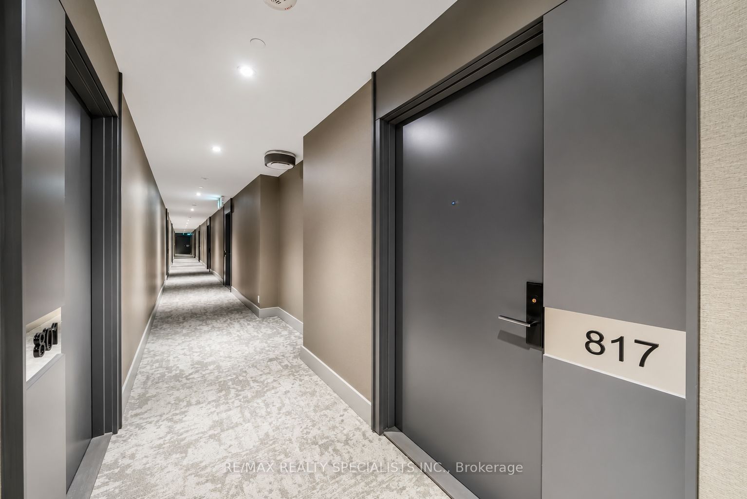 285 Dufferin Street 817, Toronto, ON M6K 1Z7 photo 3