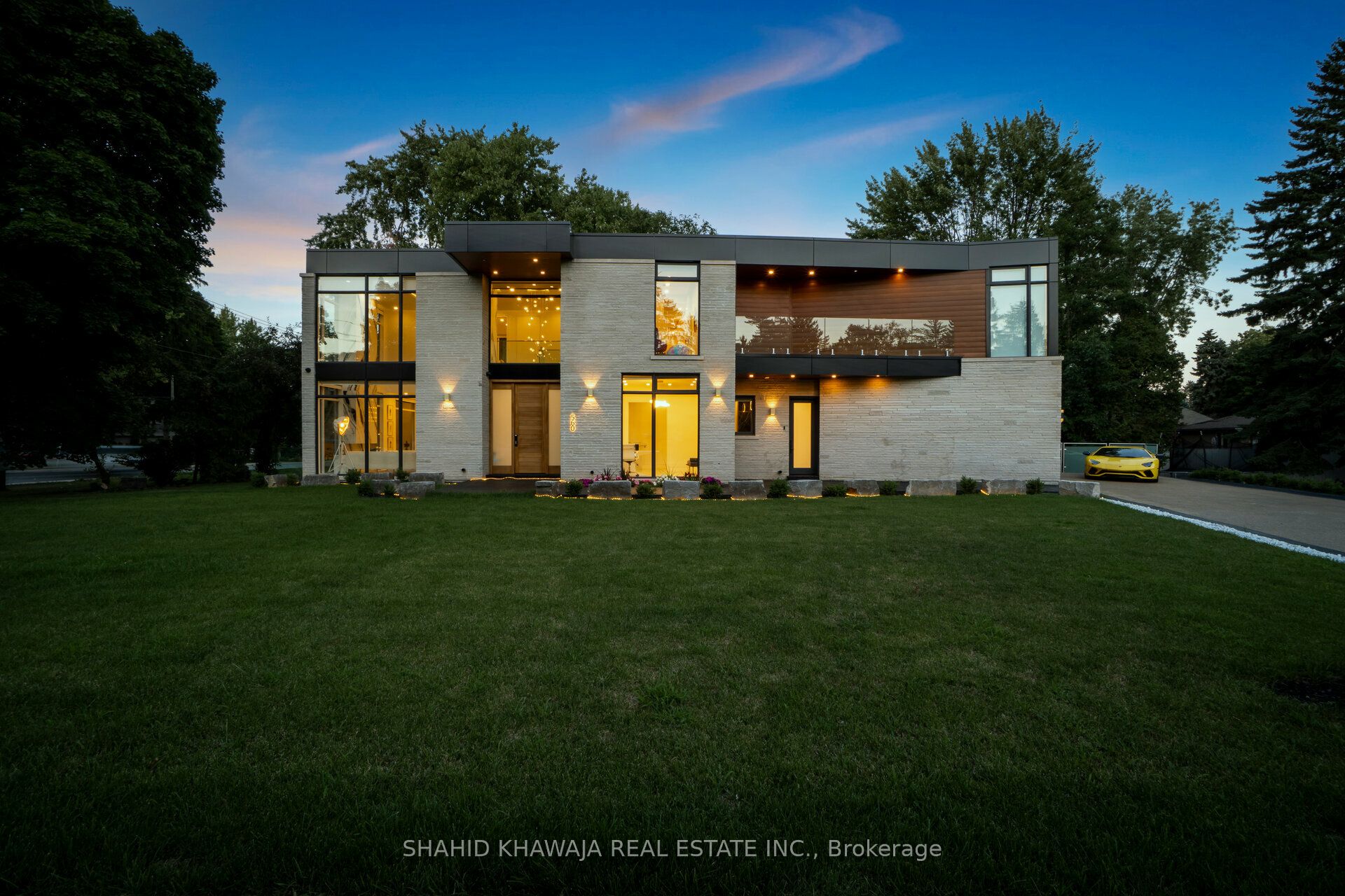 560 Shenandoah Drive, Mississauga, ON L5H 1V7