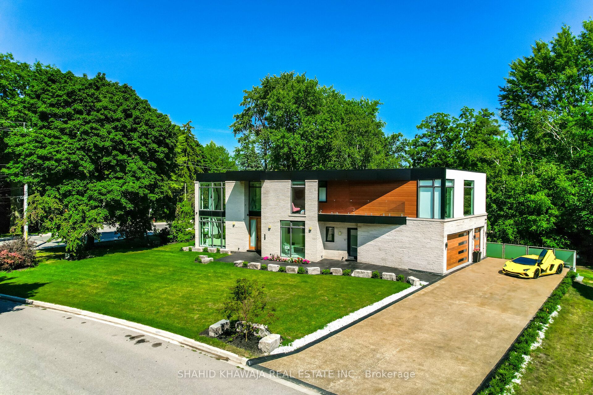 560 Shenandoah Drive, Mississauga, ON L5H 1V7 photo 2