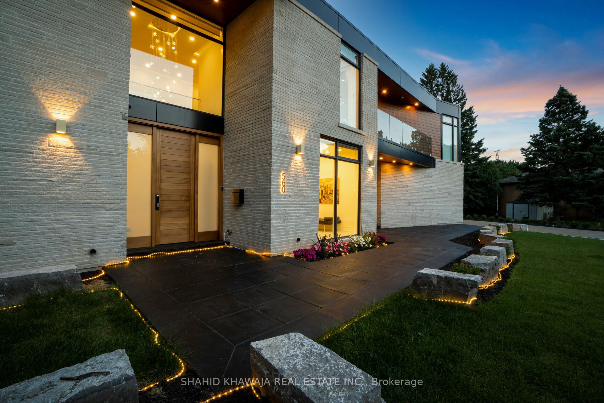 560 Shenandoah Drive, Mississauga, ON L5H 1V7 photo 3