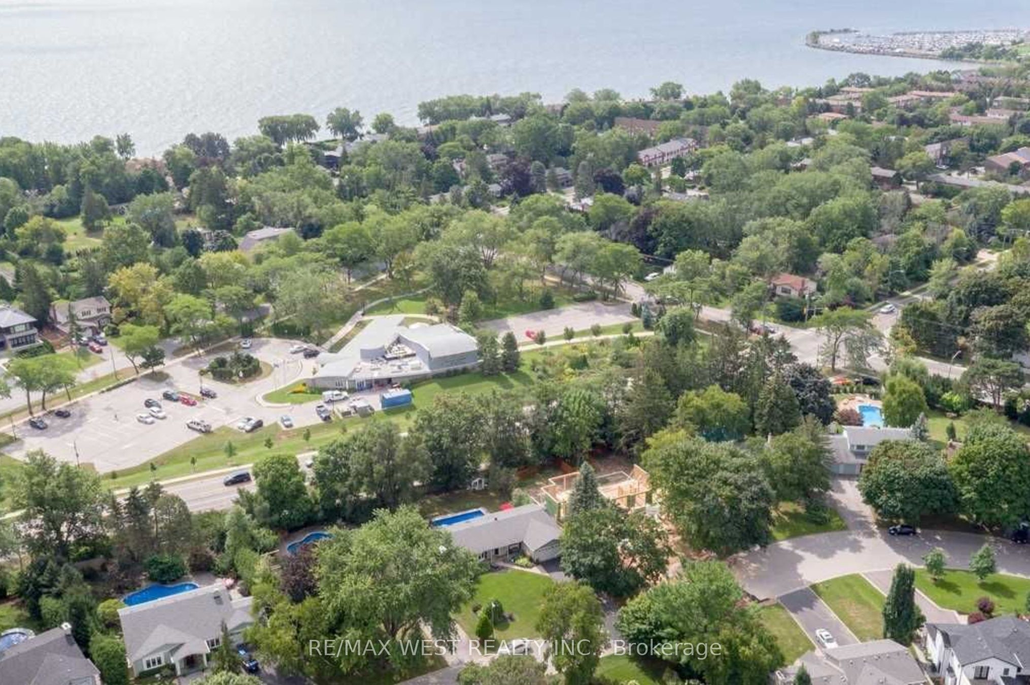 1566 Venetia Drive, Oakville, ON L6L 1K7