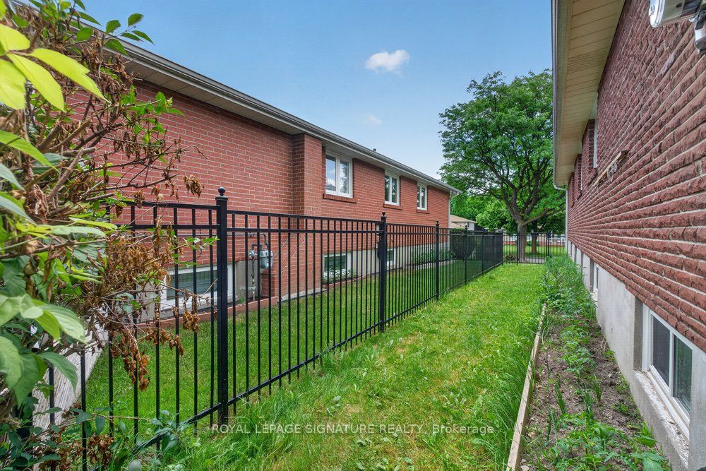 439 Ginger Downs, Mississauga, ON L5A 3A8 photo 4