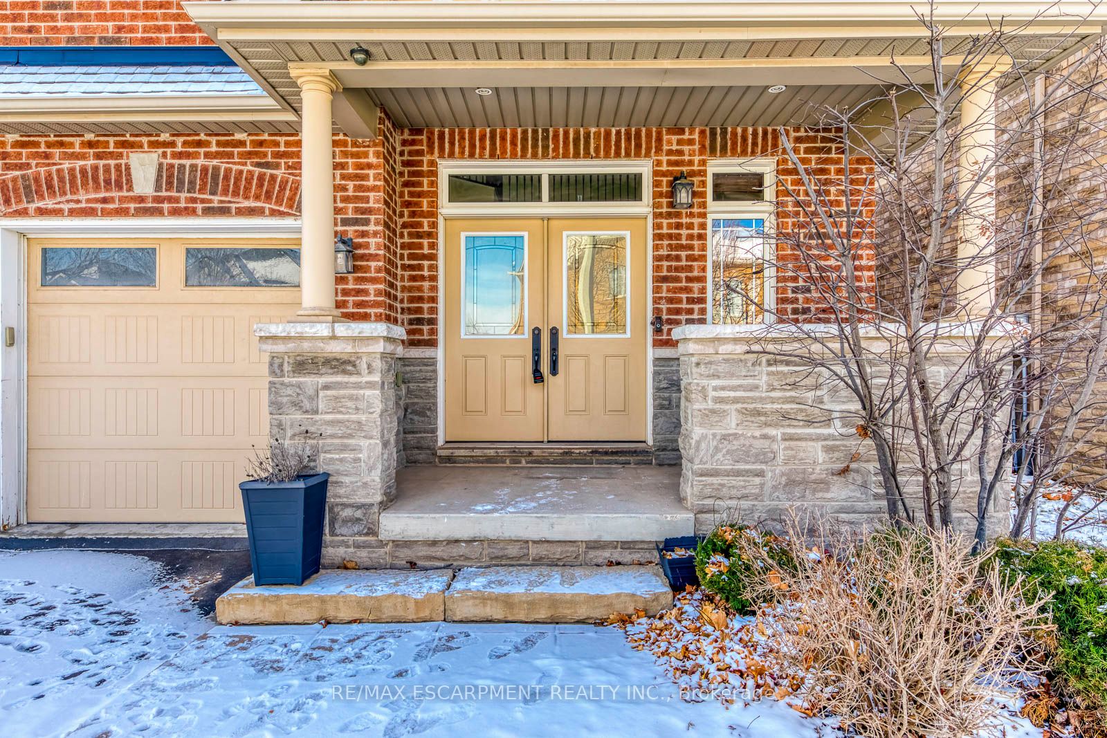 2492 Chaplin Road, Oakville, ON L6H 0A4 photo 2