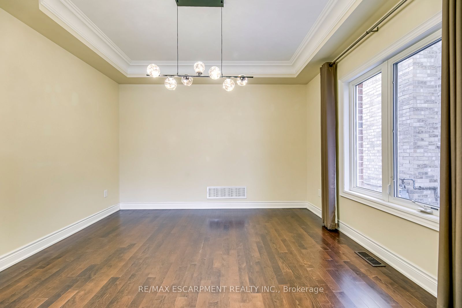 2492 Chaplin Road, Oakville, ON L6H 0A4 photo 4