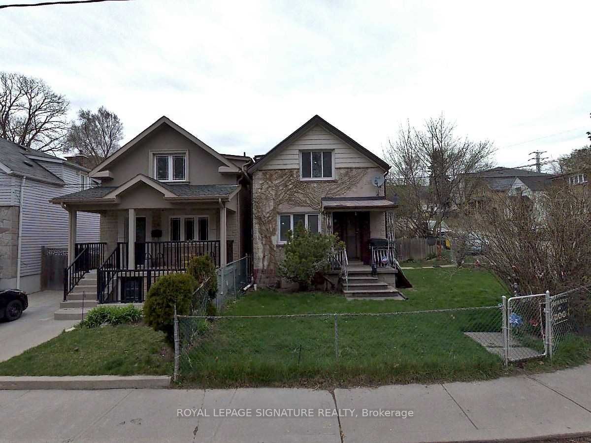 18 Dunraven Drive, Toronto, ON M6M 1H1