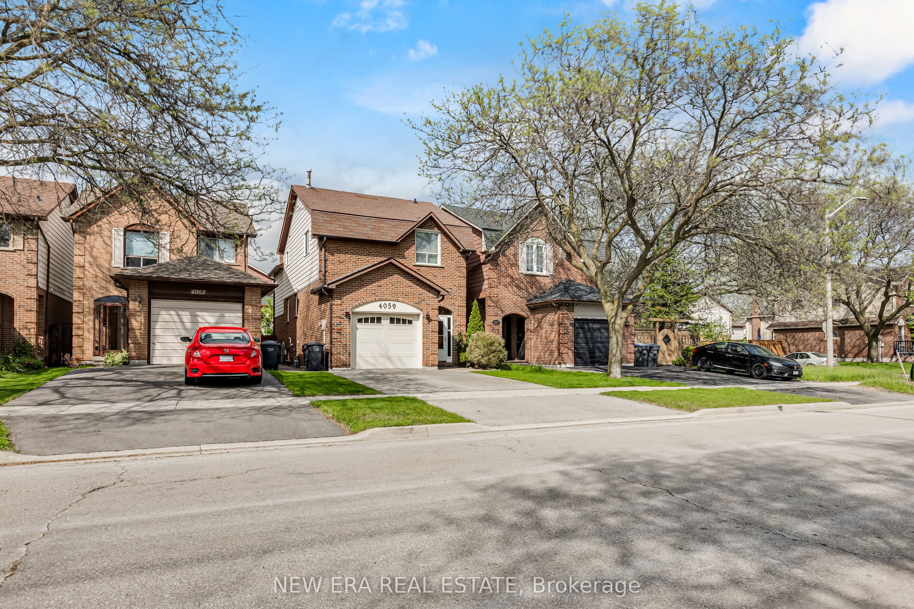 4059 Teakwood Drive, Mississauga, ON L5C 3L3 photo 2