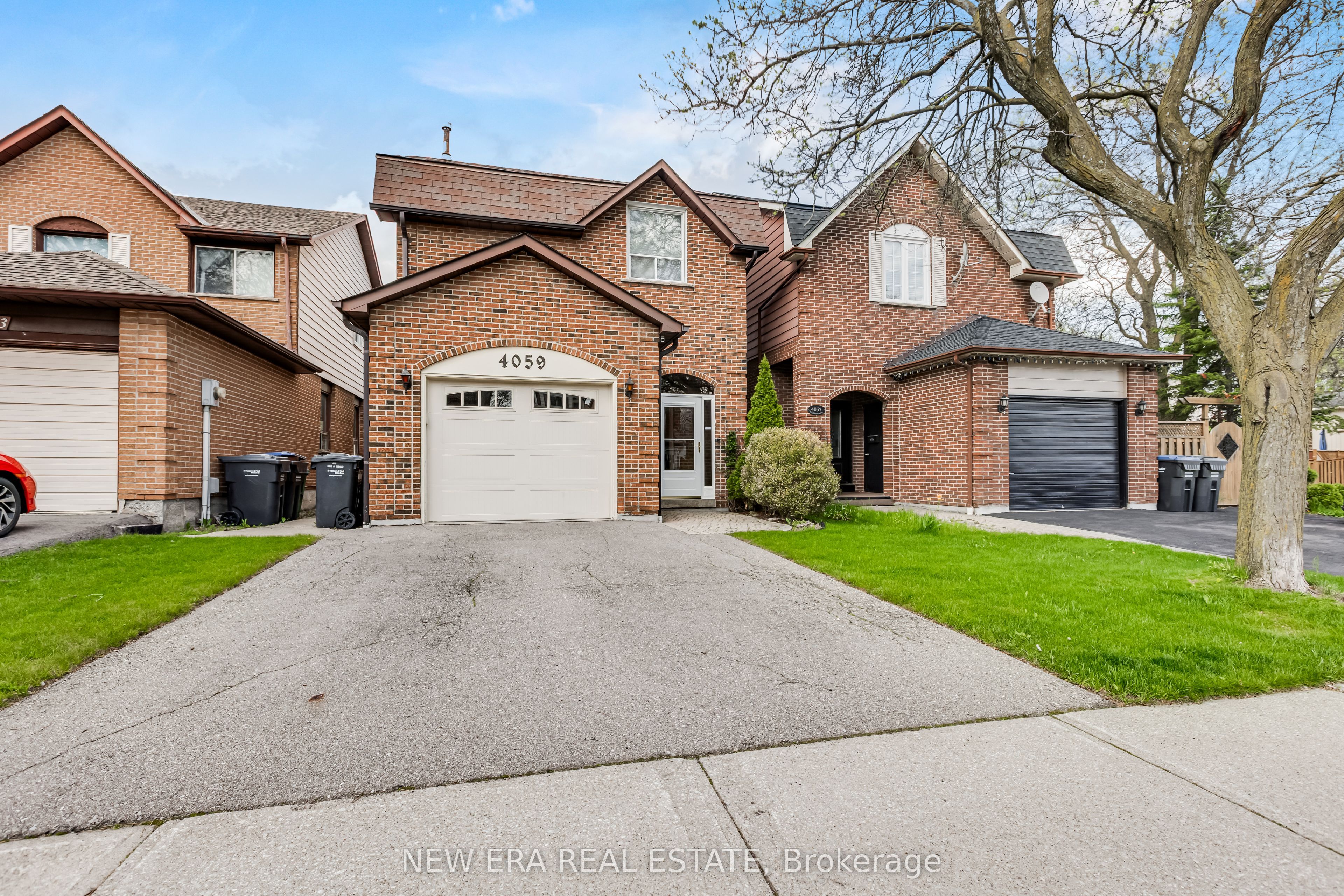 4059 Teakwood Drive, Mississauga, ON L5C 3L3 photo 3