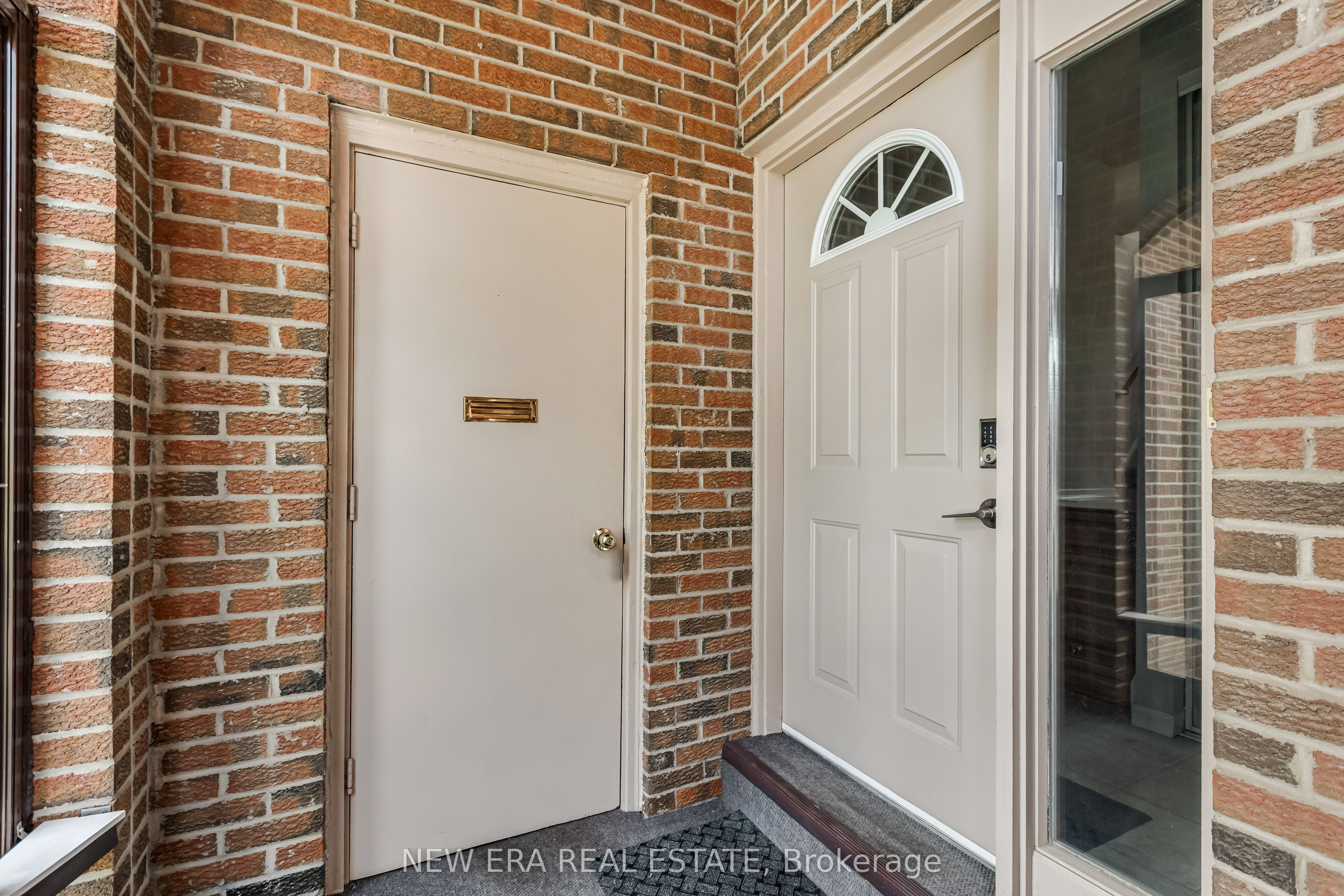 4059 Teakwood Drive, Mississauga, ON L5C 3L3 photo 5