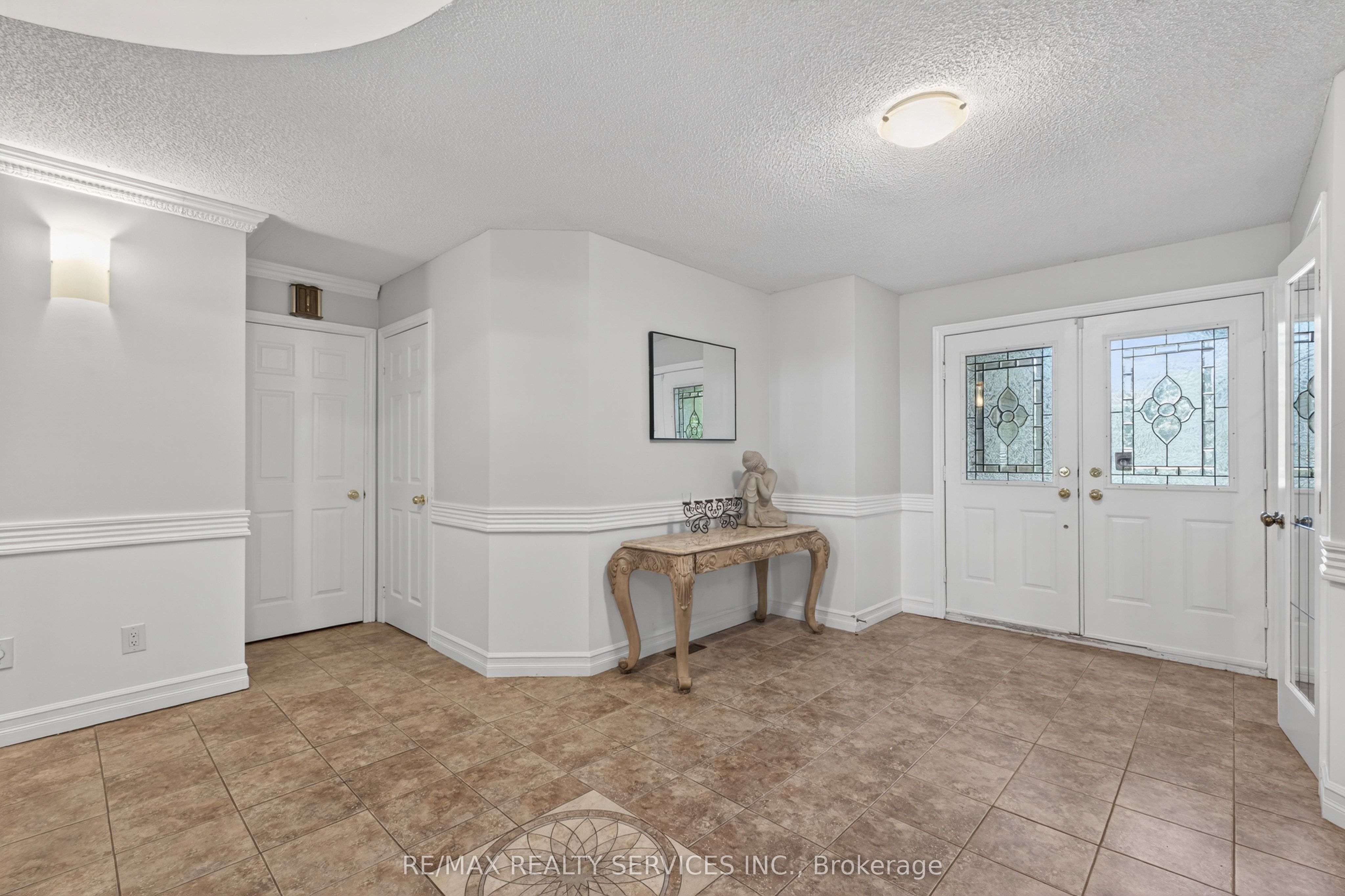 2069 Schoolmaster Circle, Oakville, ON L6M 3A1 photo 3