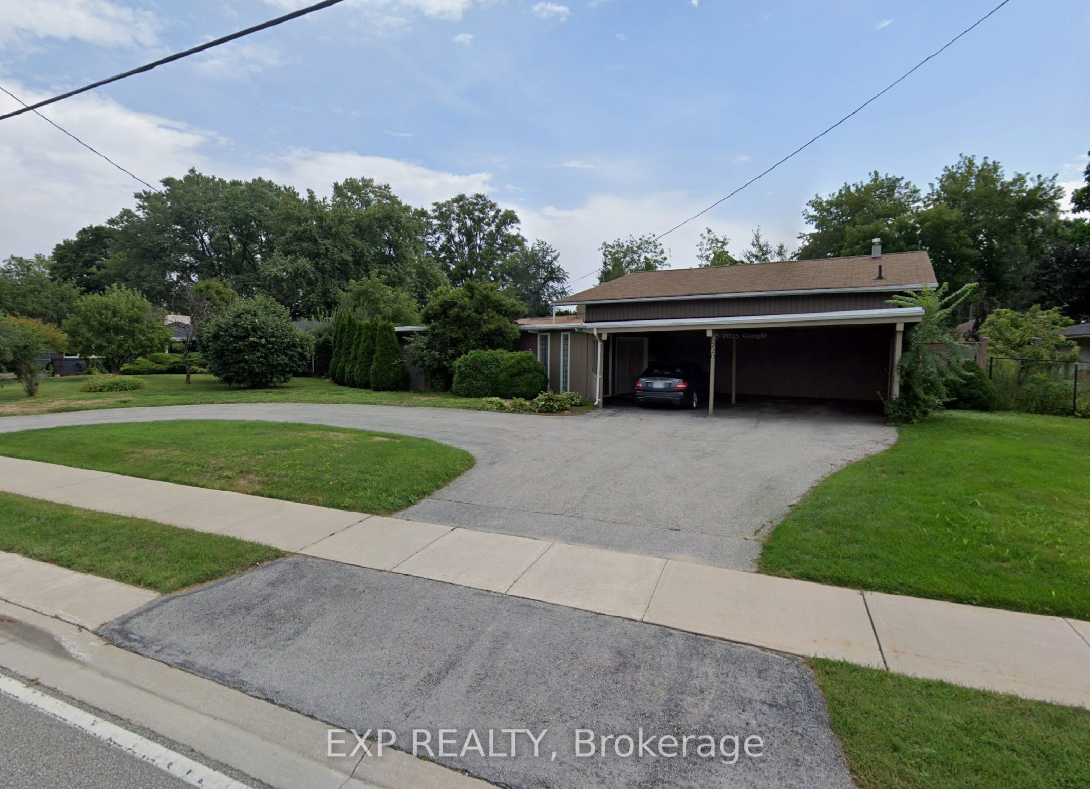 220 South Service Road, Mississauga, ON L5G 2S1