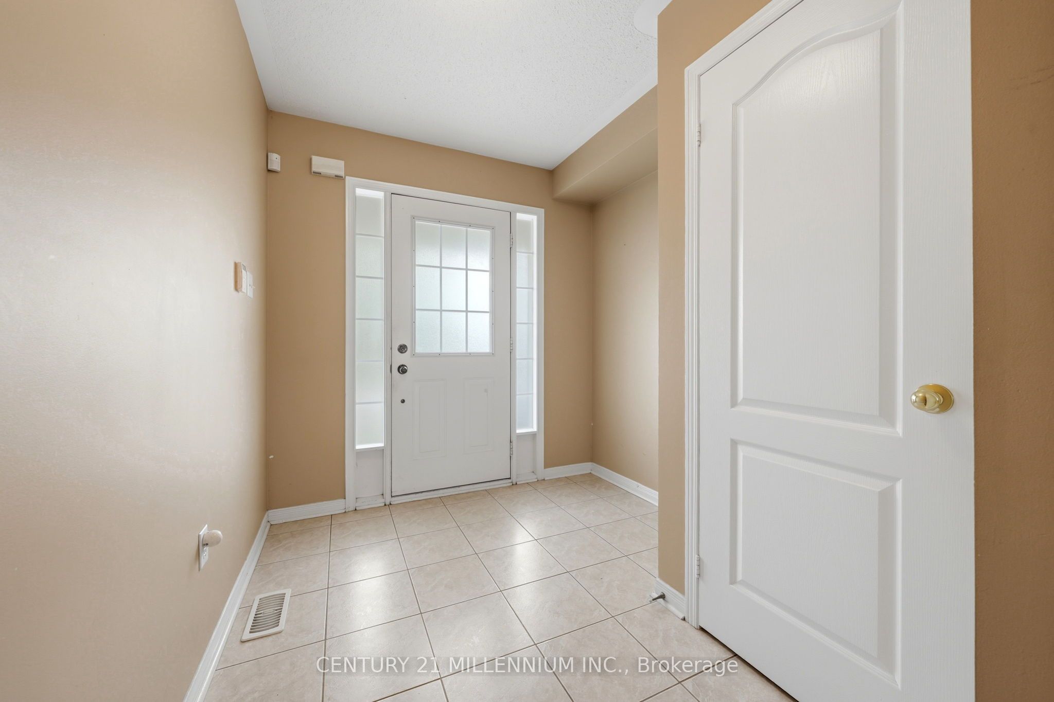 6399 Spinnaker Circle 6, Mississauga, ON L5W 1Z4 photo 3