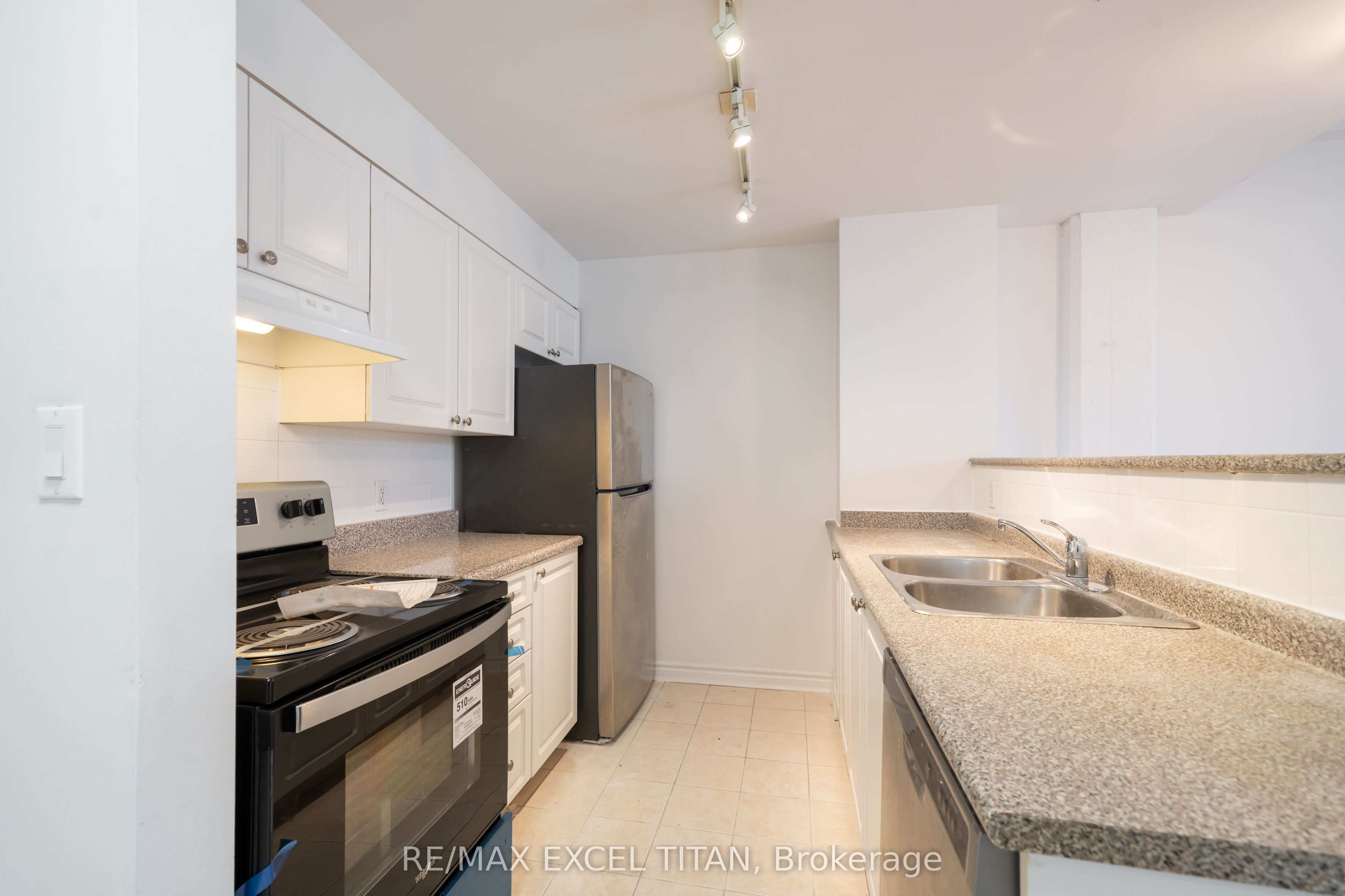 1401 Dupont Street 603, Toronto, ON M6H 4J7 photo 4