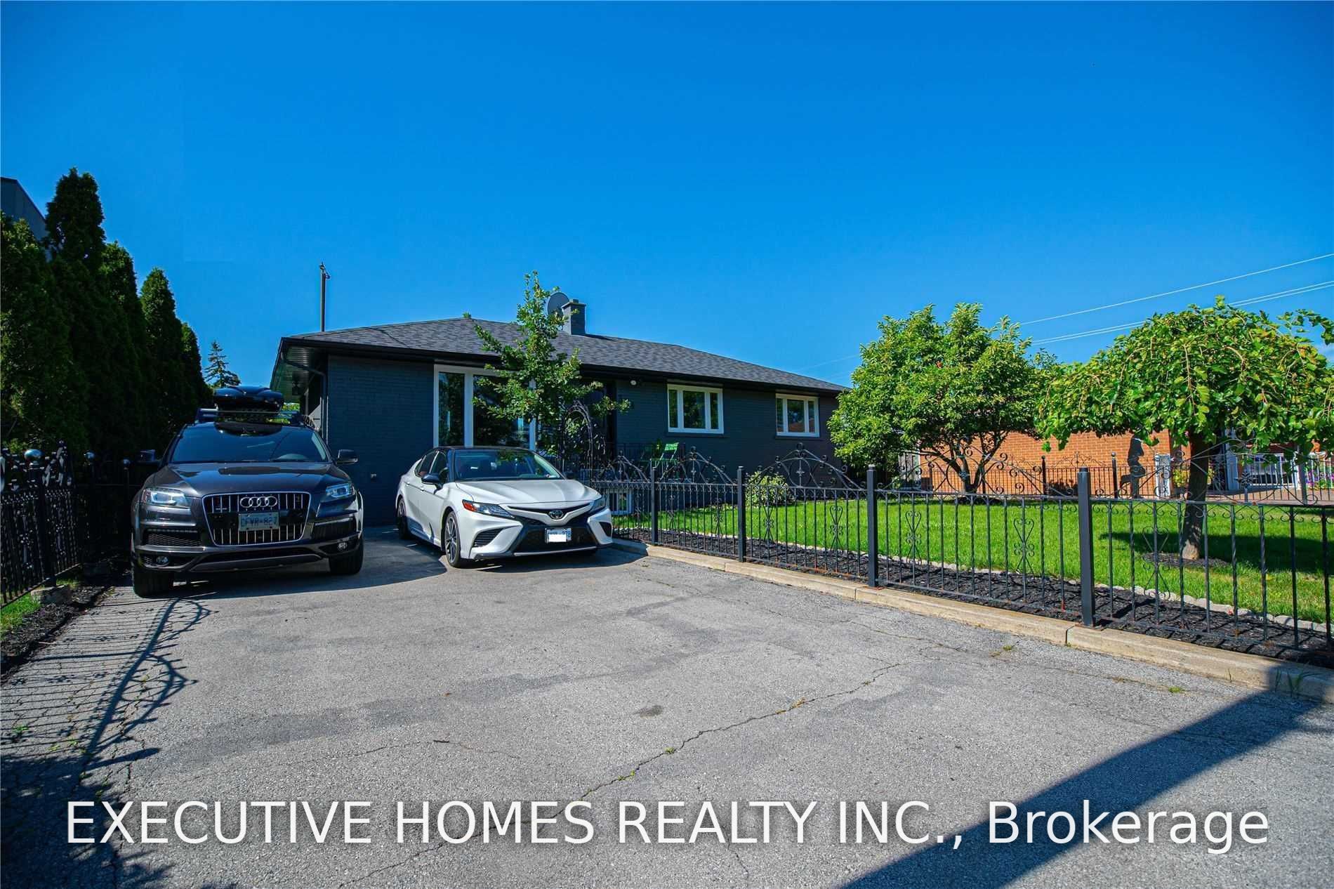 384 Ashbury Road, Oakville, ON L6K 2M7