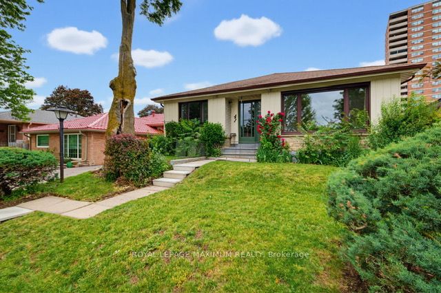41 Strathavon Drive, Toronto, ON M9V 2H4 photo 2