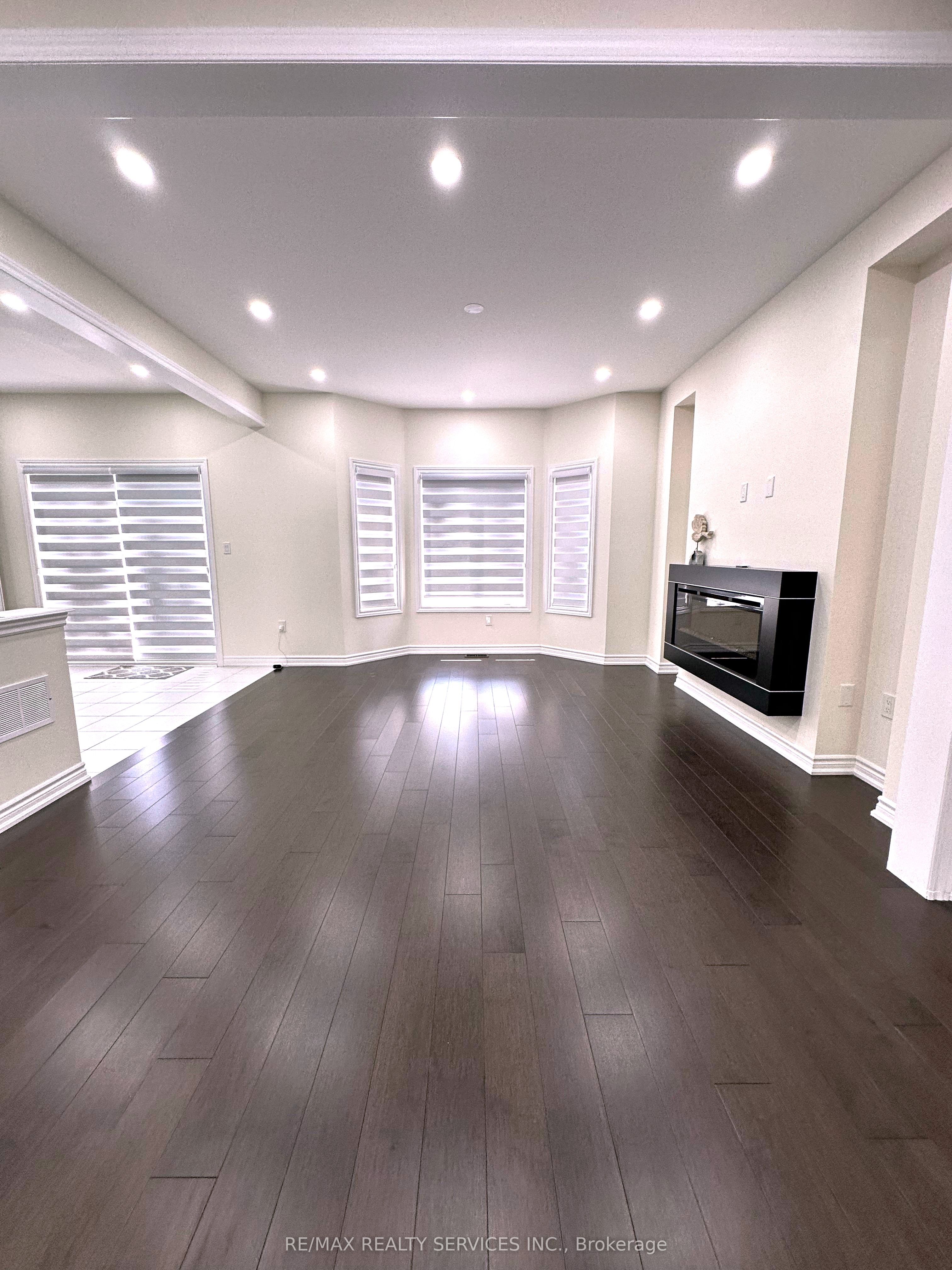 92 Folgate Crescent, Brampton, ON L6R 4A7 photo 3