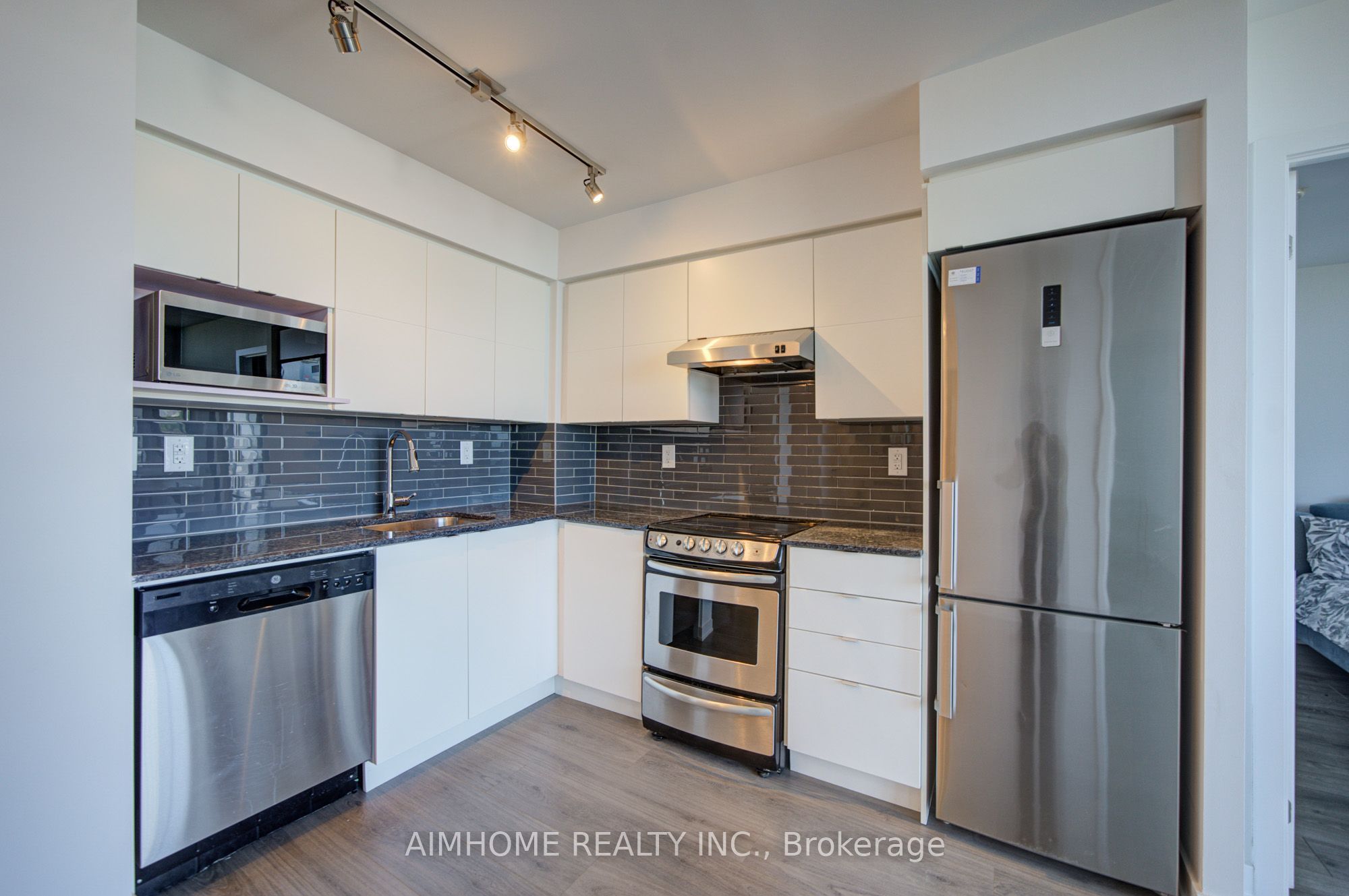160 Flemington Road 1522, Toronto, ON M6A 1N6 photo 4