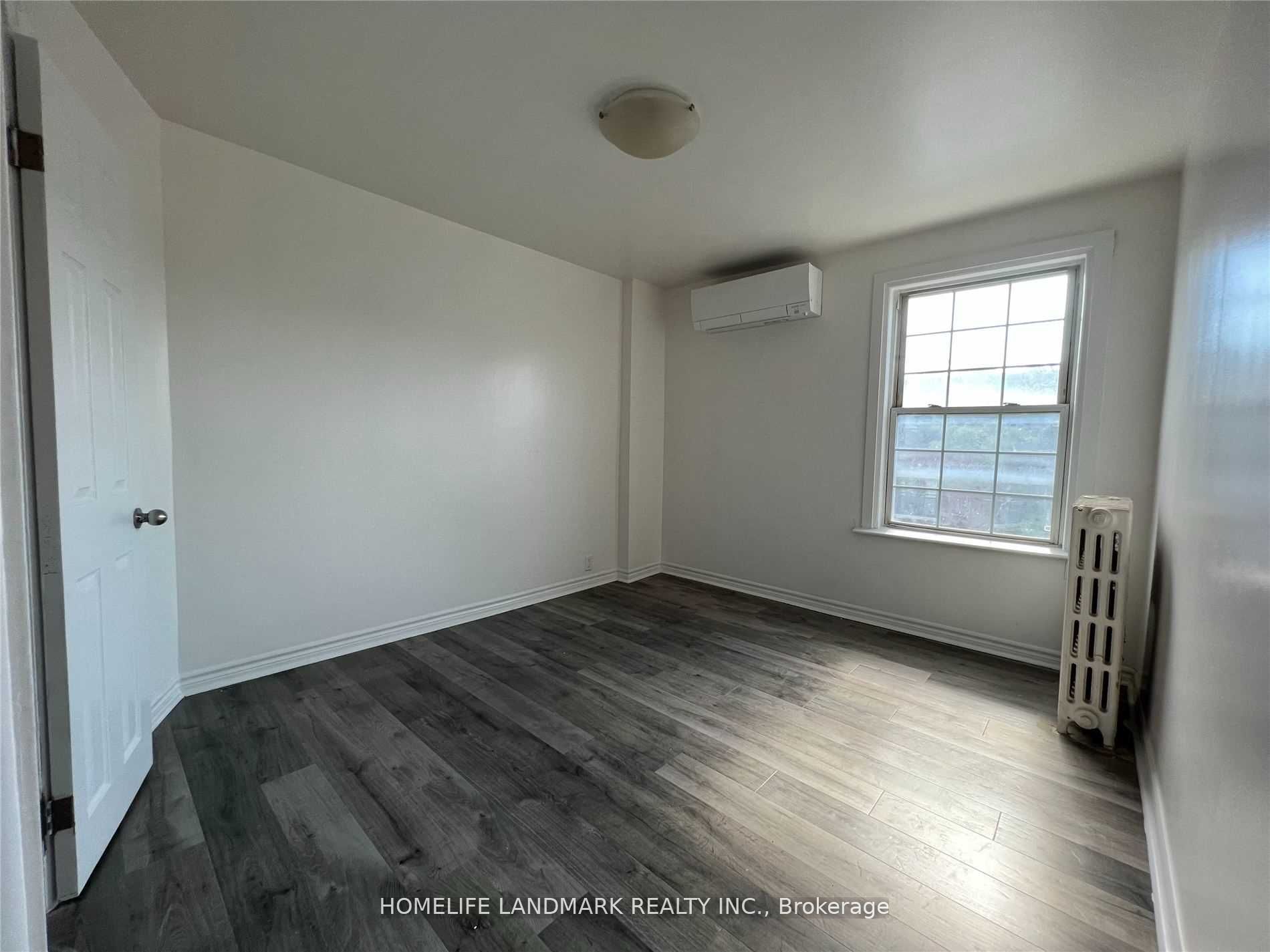 2398 Bloor Street W Apt 4, Toronto, ON M6S 1P5 photo 2