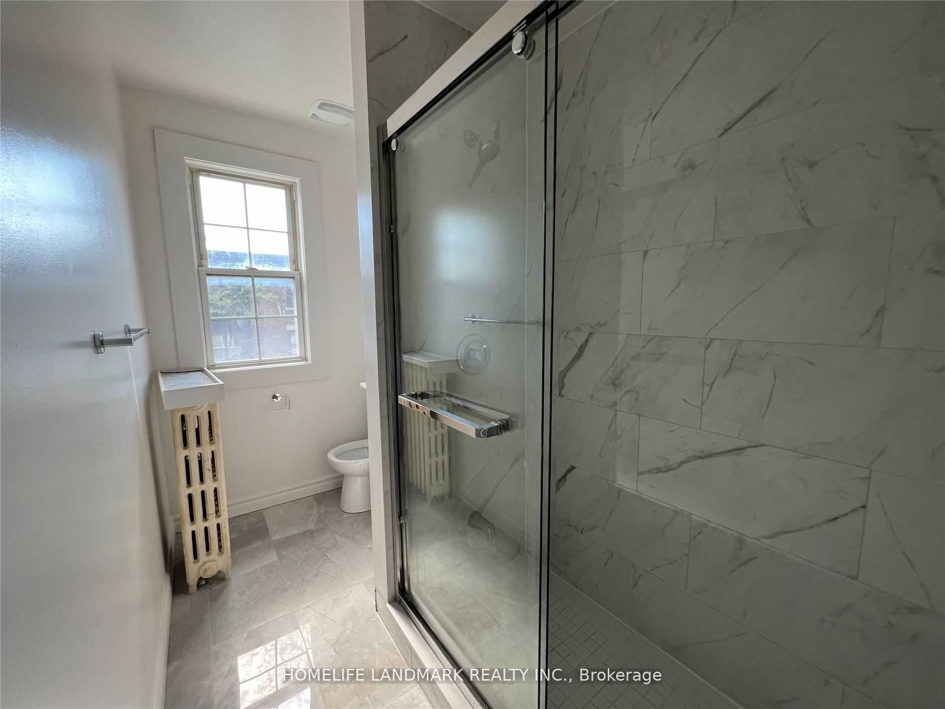 2398 Bloor Street W Apt 4, Toronto, ON M6S 1P5 photo 3