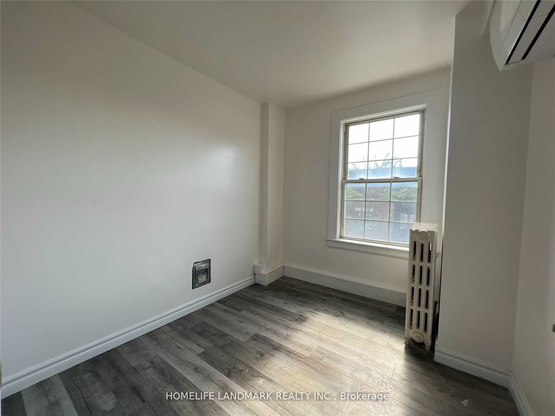 2398 Bloor Street W Apt 4, Toronto, ON M6S 1P5 photo 4