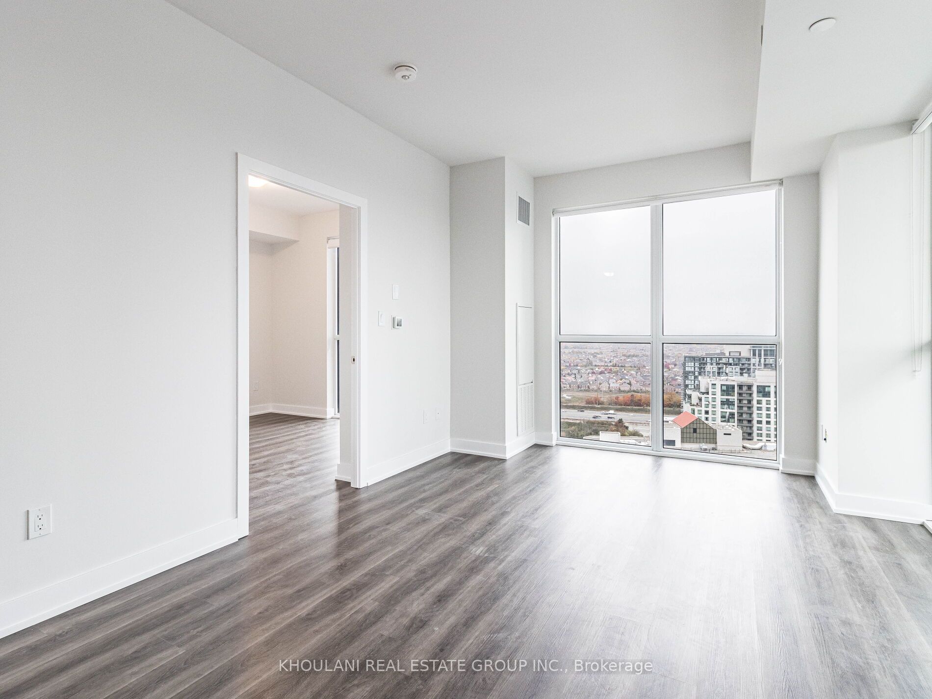 4130 Parkside Village Drive 2704, Mississauga, ON L5B 3M8 photo 4