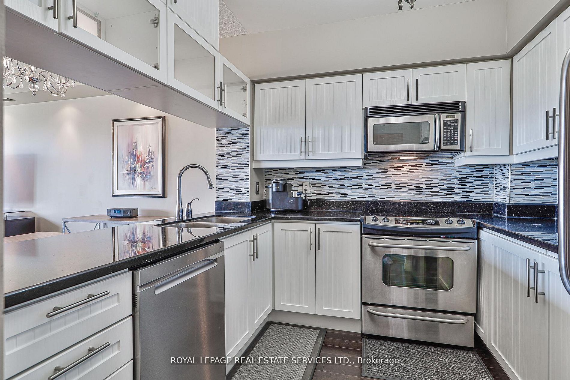 2261 Lake Shore Boulevard W 1010, Toronto, ON M8V 3X2 photo 2
