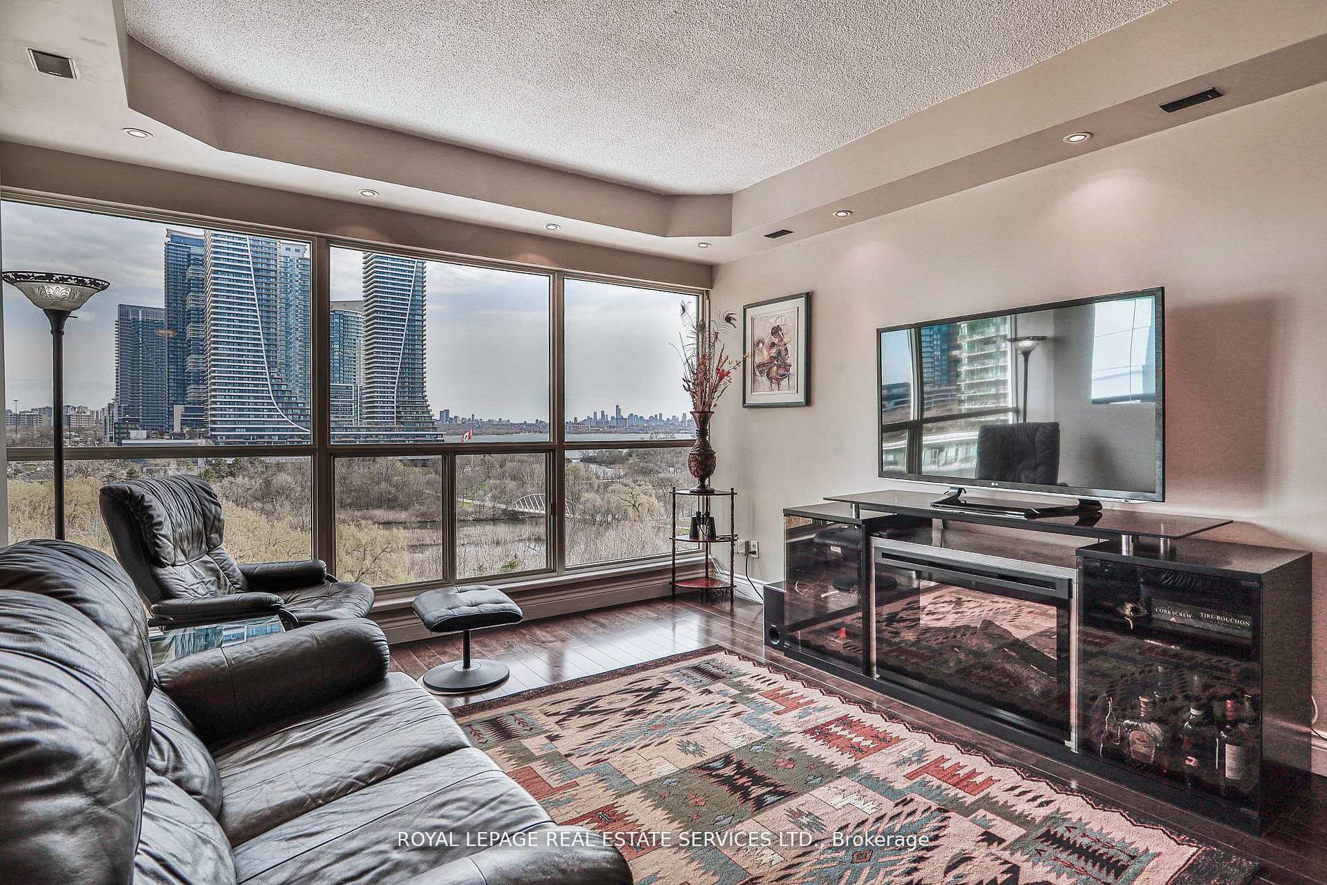 2261 Lake Shore Boulevard W 1010, Toronto, ON M8V 3X2 photo 3