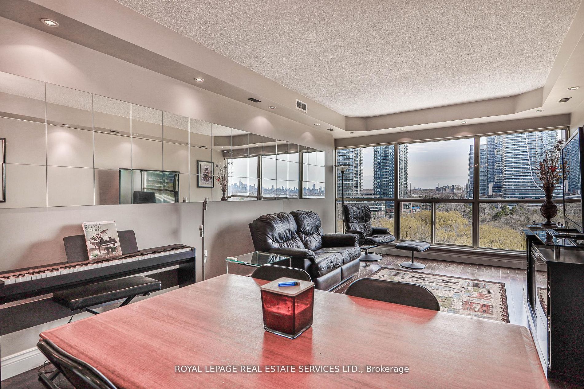 2261 Lake Shore Boulevard W 1010, Toronto, ON M8V 3X2 photo 4