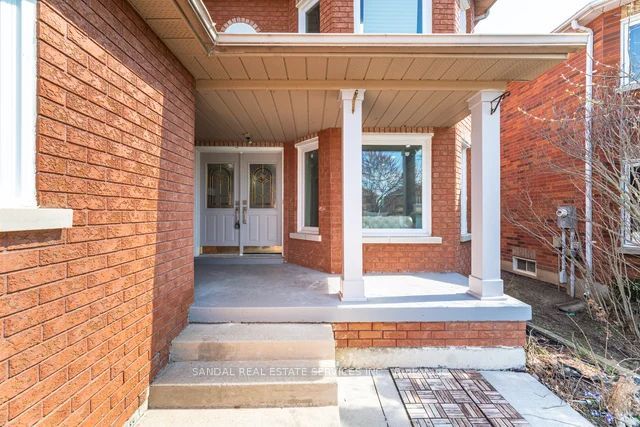 23 Fenflower Court, Brampton, ON L7A 1H3 photo 3