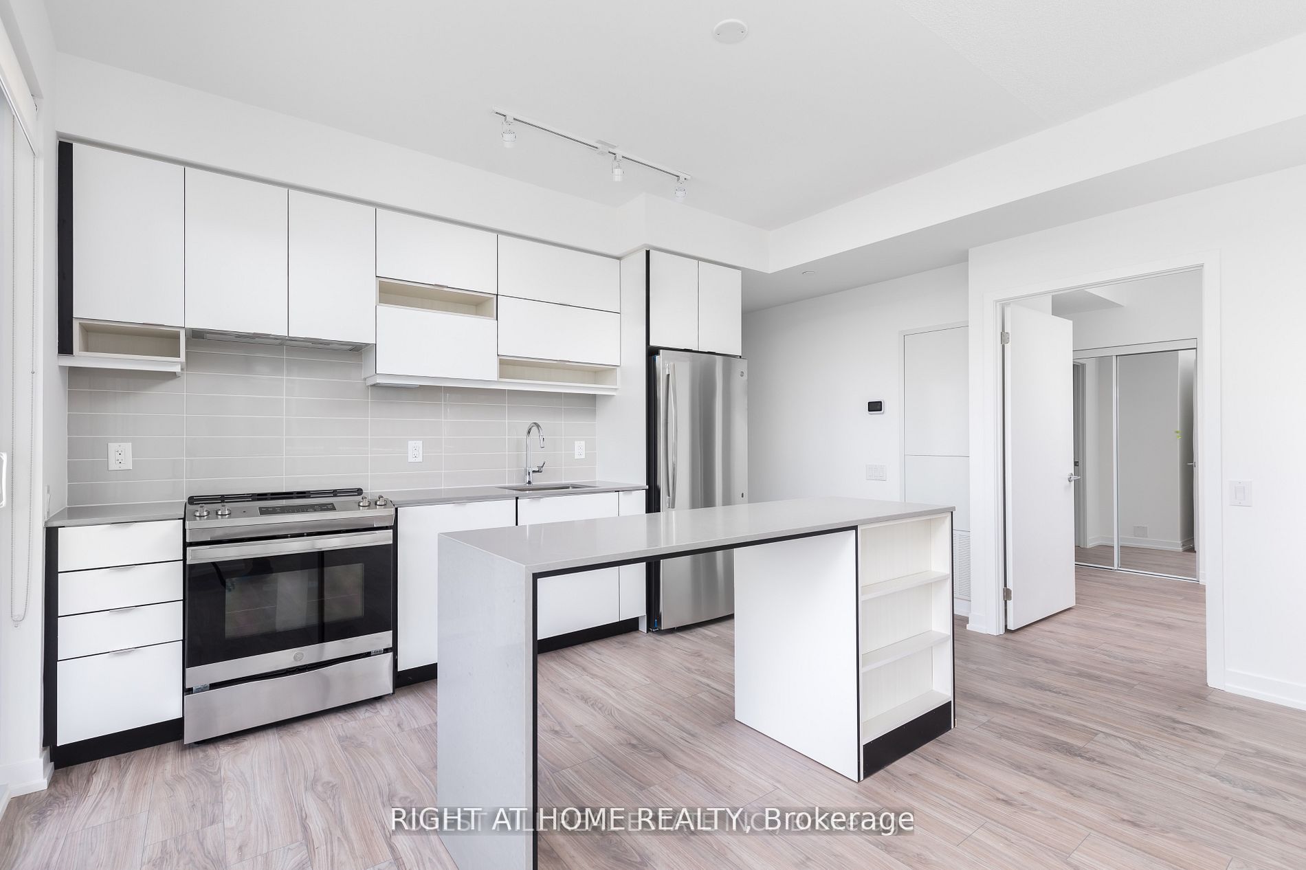 4065 Confederation Parkway W 1003, Mississauga, ON L5B 0L4 photo 4