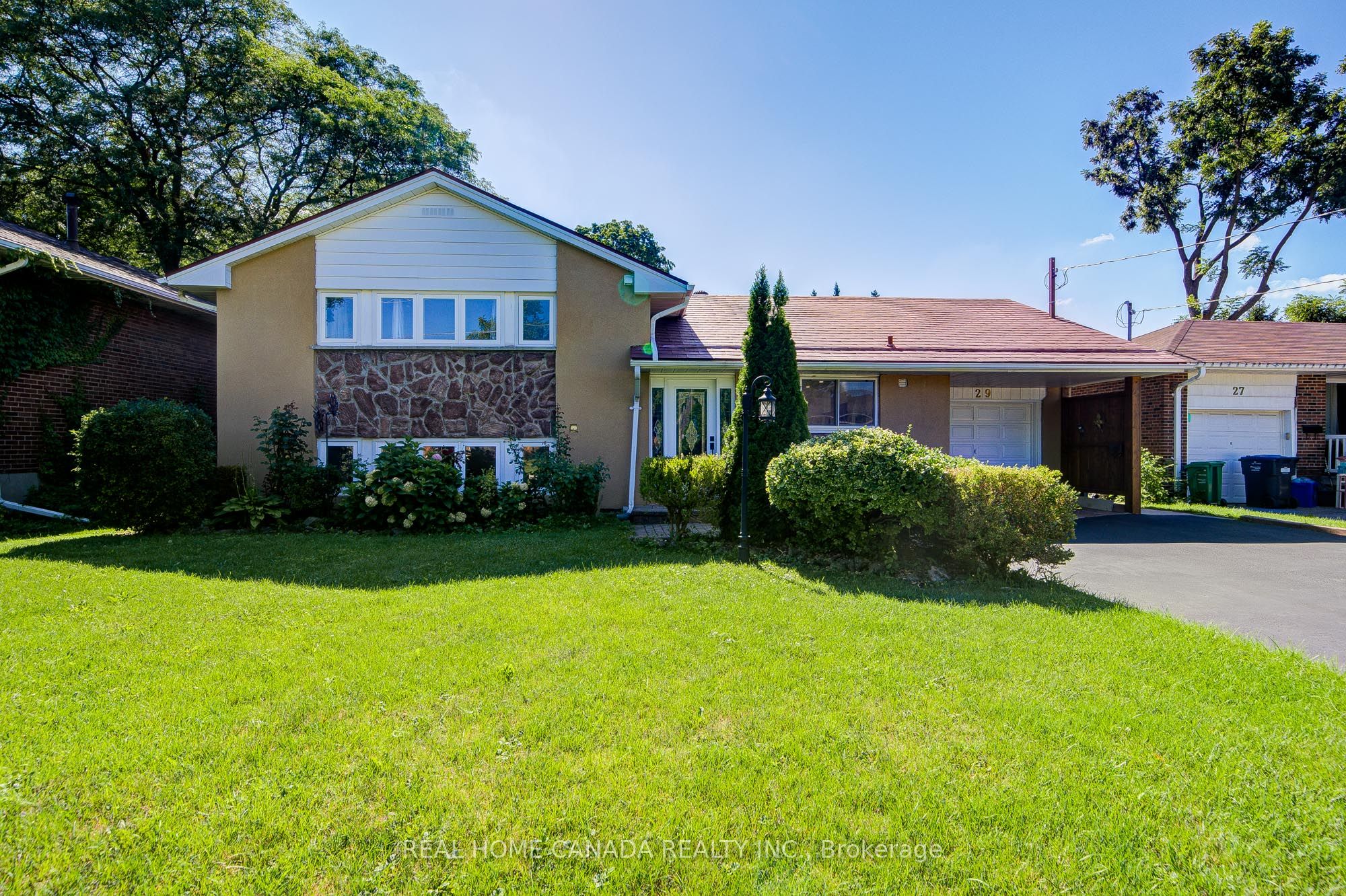 29 Ellesboro Drive, Mississauga, ON L5N 1C3 photo 2
