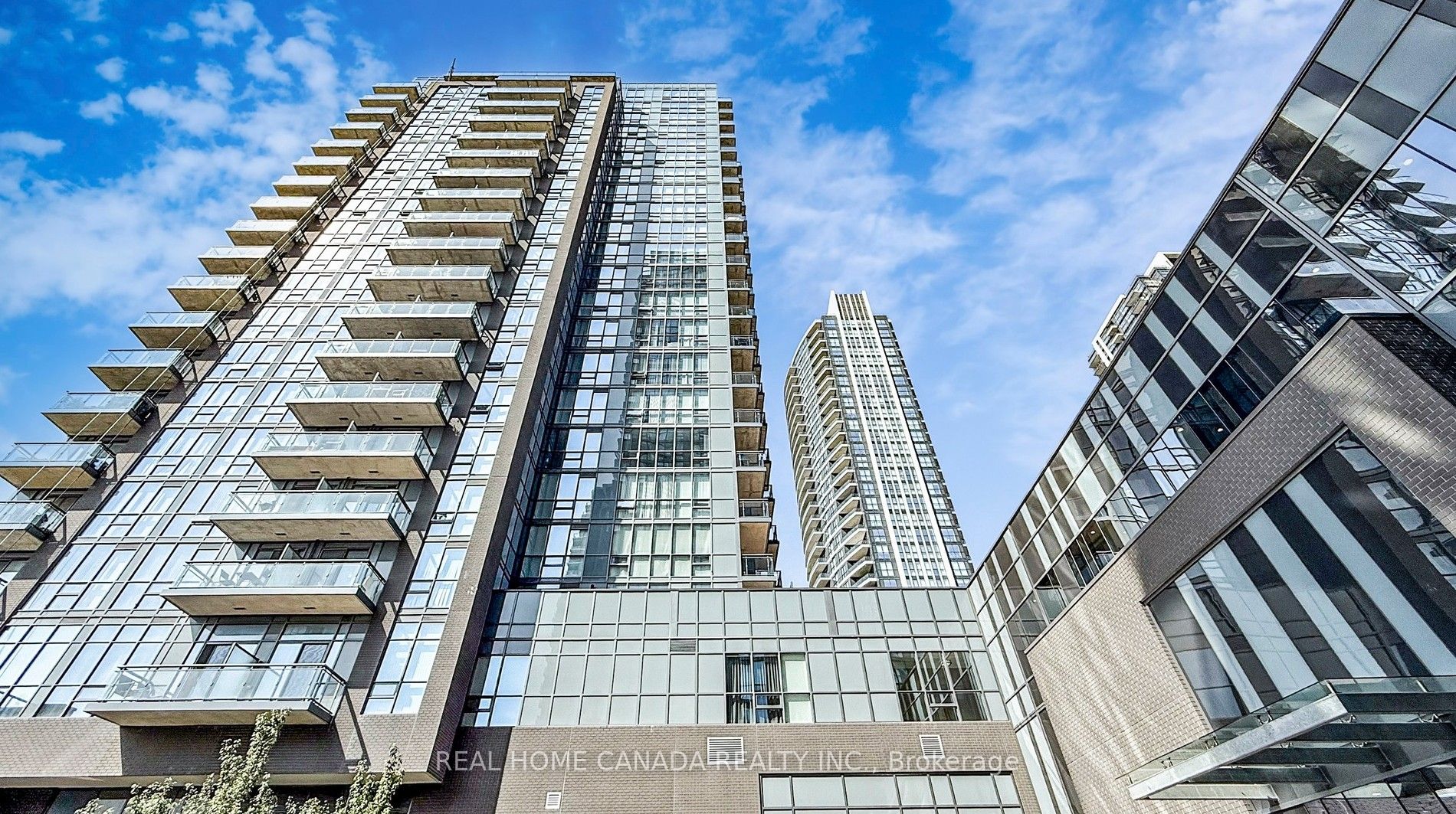 5033 four spring Avenue 916, Mississauga, ON L5R 0G6