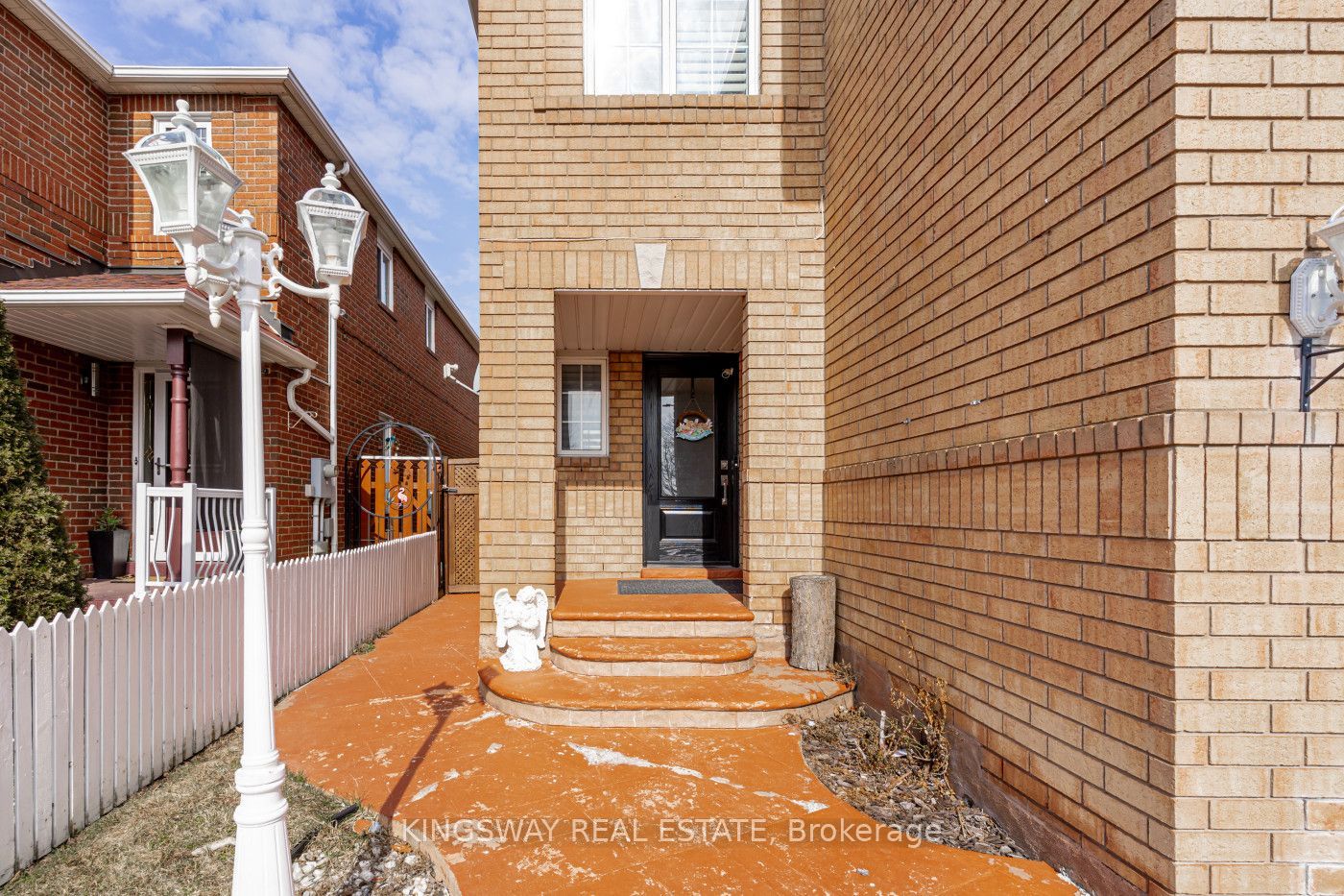 891 STONEBRIDGE Avenue, Mississauga, ON L5V 2L3 photo 3