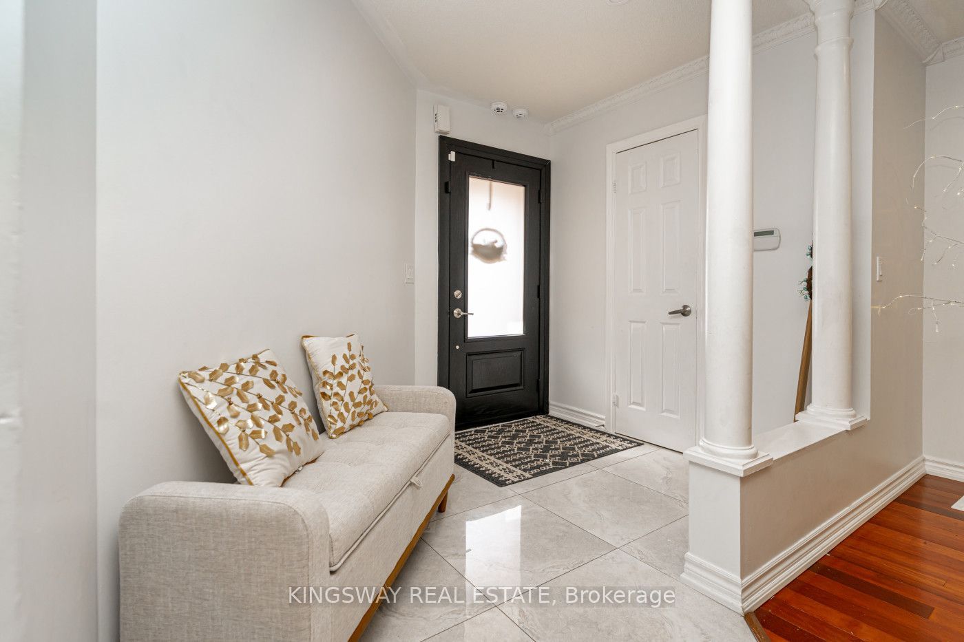 891 STONEBRIDGE Avenue, Mississauga, ON L5V 2L3 photo 4