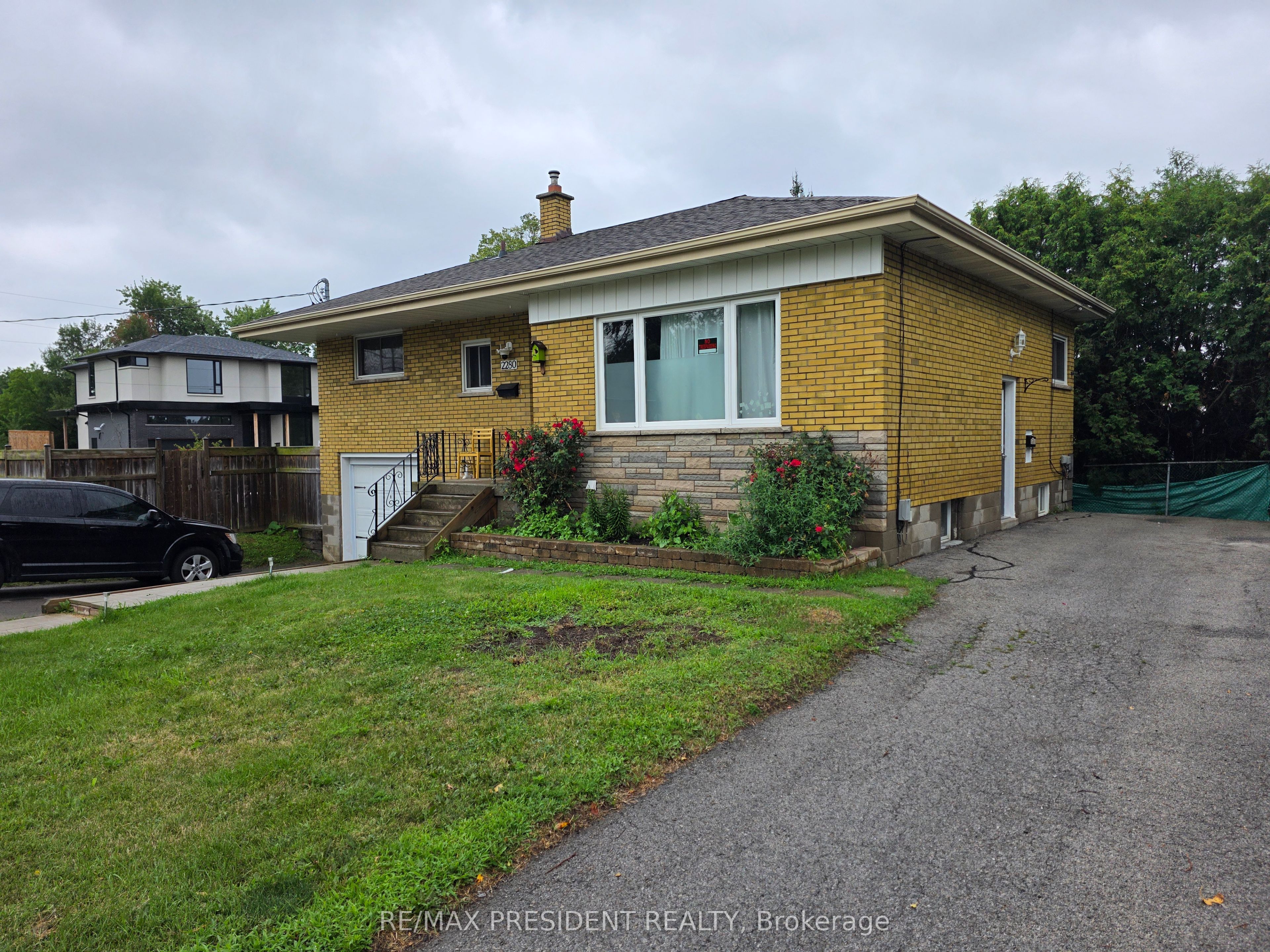 2280 Mountainside Drive Lower, Burlington, ON L7P 1B7 photo 2