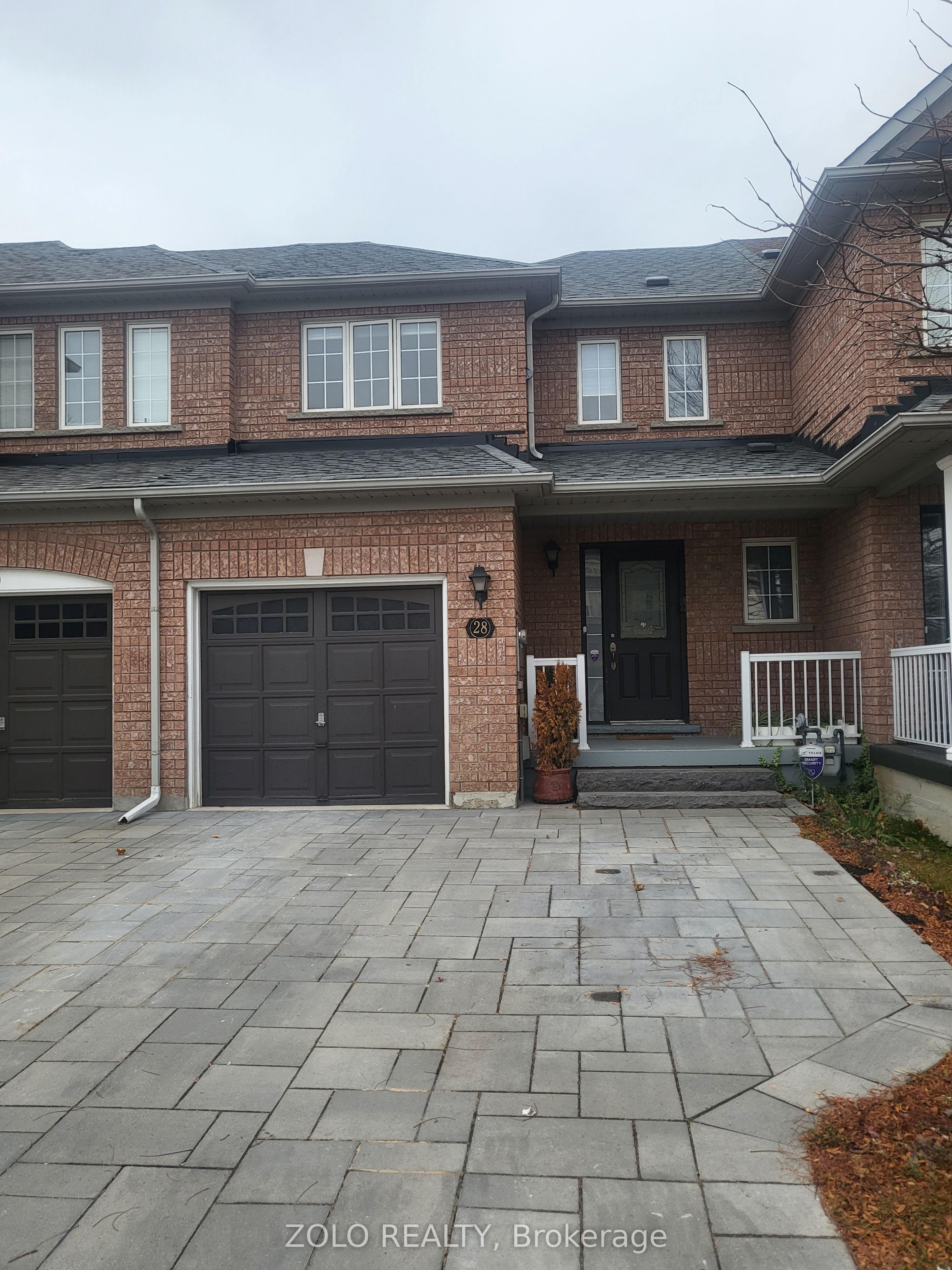 28 spring valley Court, Brampton, ON L6P 2E6