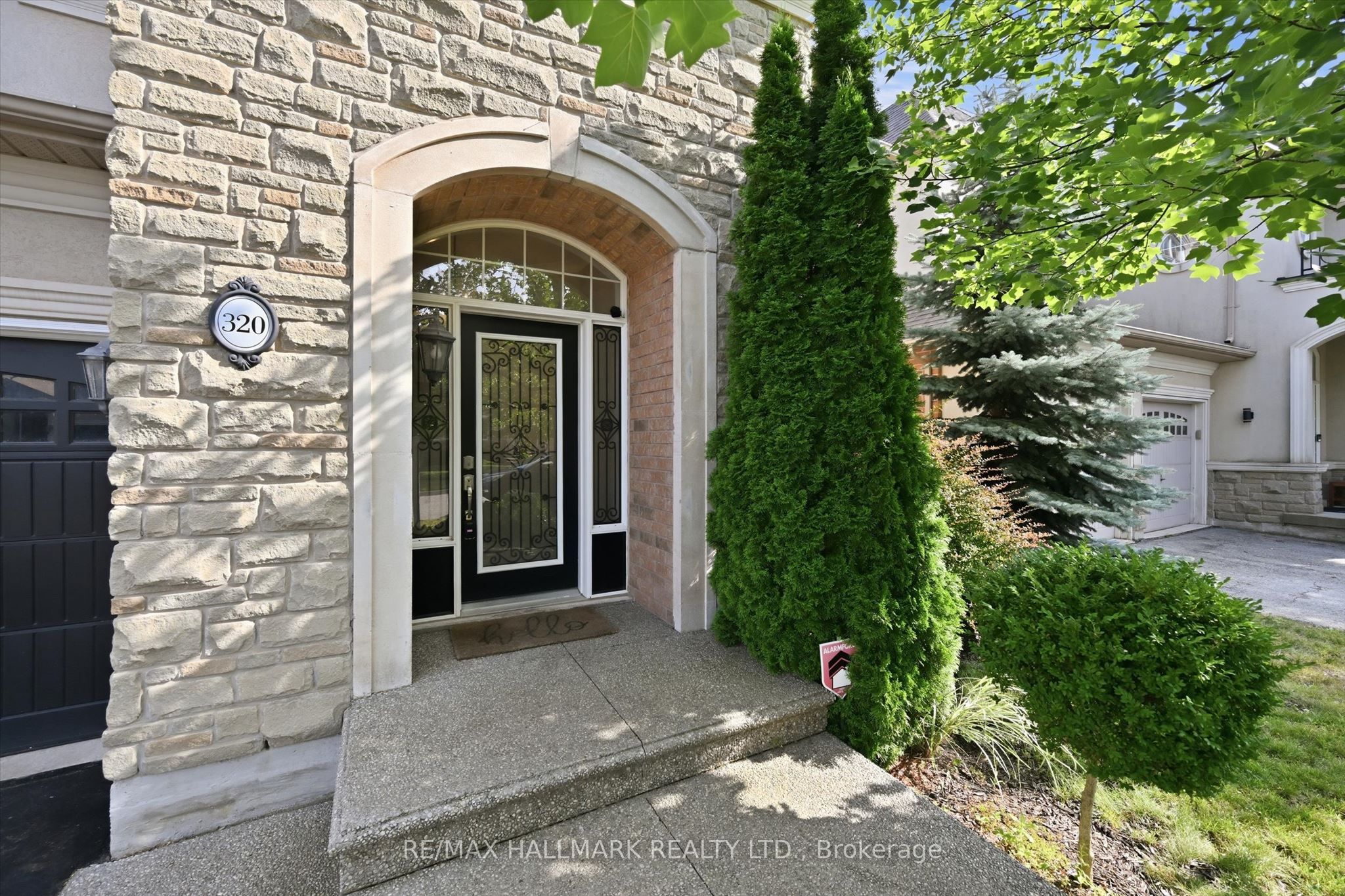 320 Turning Leaf Road, Oakville, ON L6L 6W7 photo 2