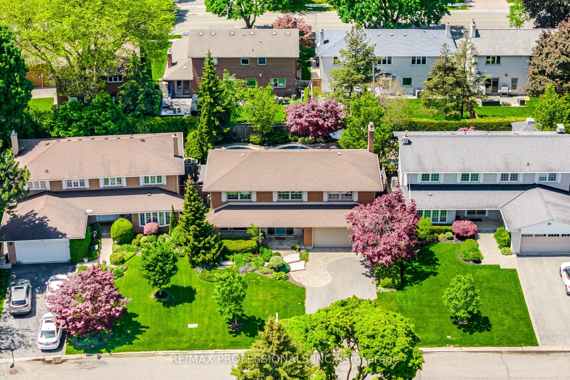 16 Cherry Post Crescent, Toronto, ON M9C 2K1 photo 2