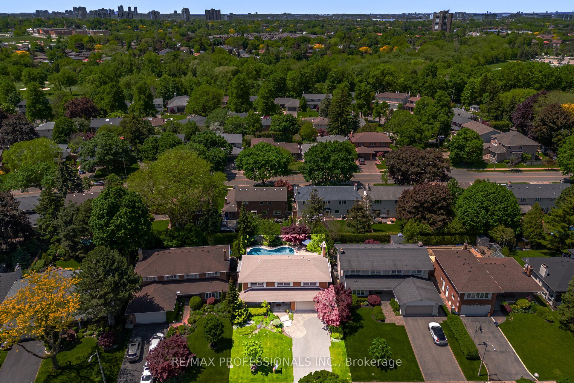 16 Cherry Post Crescent, Toronto, ON M9C 2K1 photo 3