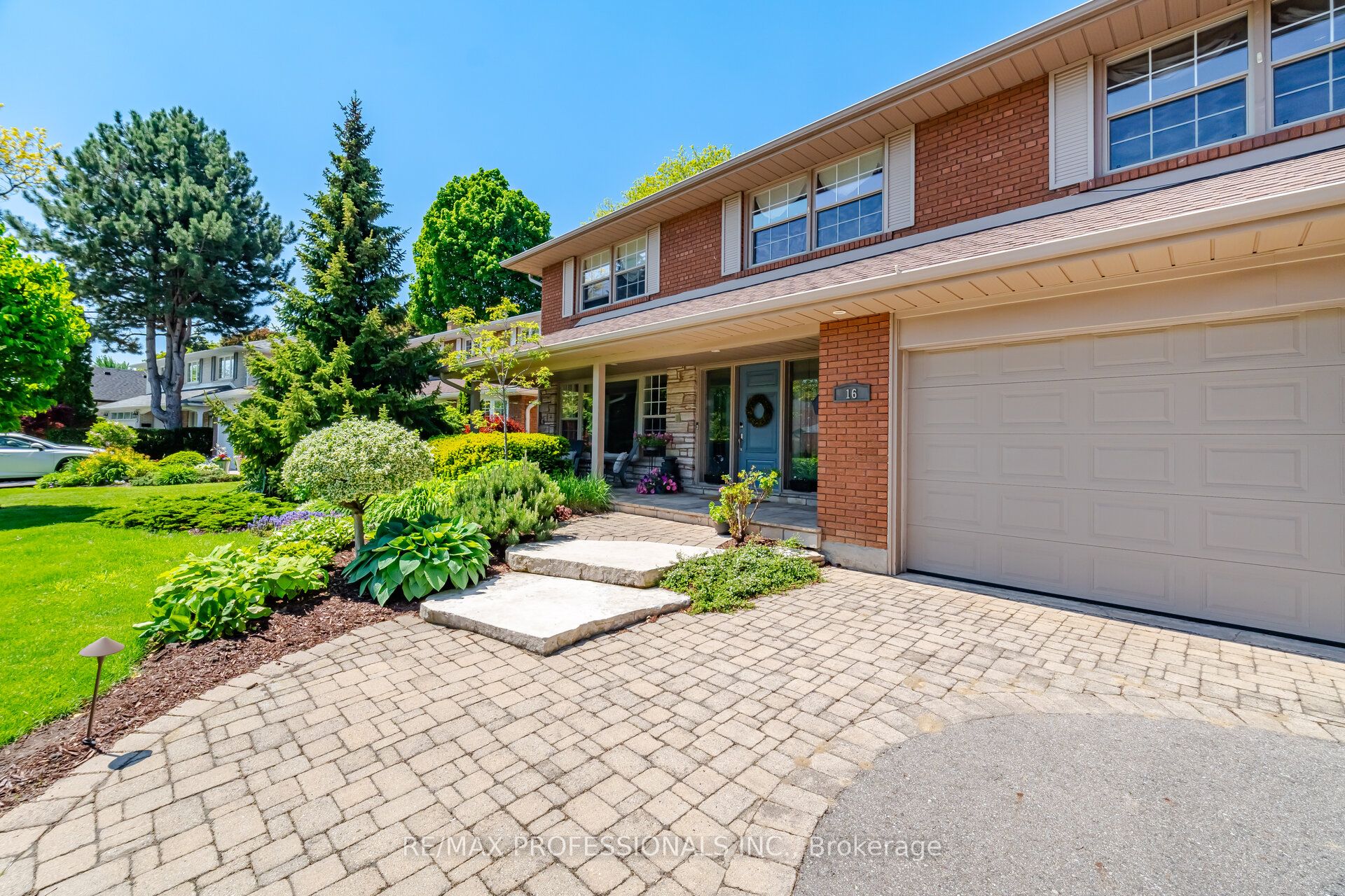 16 Cherry Post Crescent, Toronto, ON M9C 2K1 photo 4