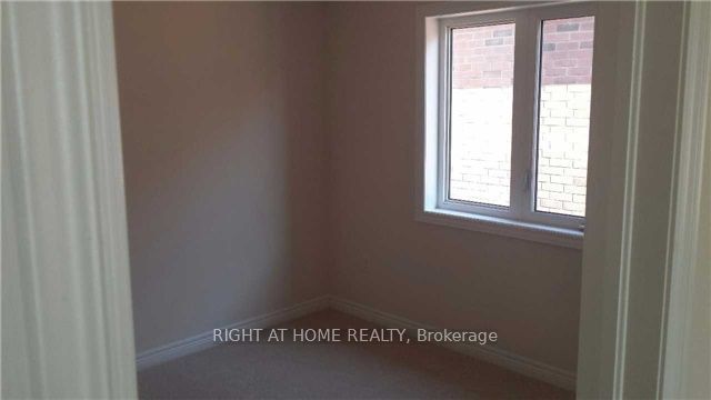 123 Huguenot Road, Oakville, ON L6H 0M3 photo 3