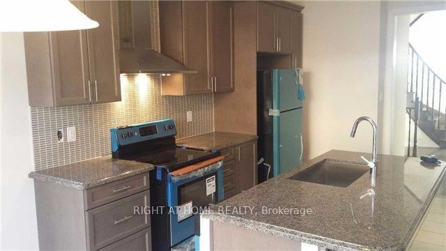 123 Huguenot Road, Oakville, ON L6H 0M3 photo 4