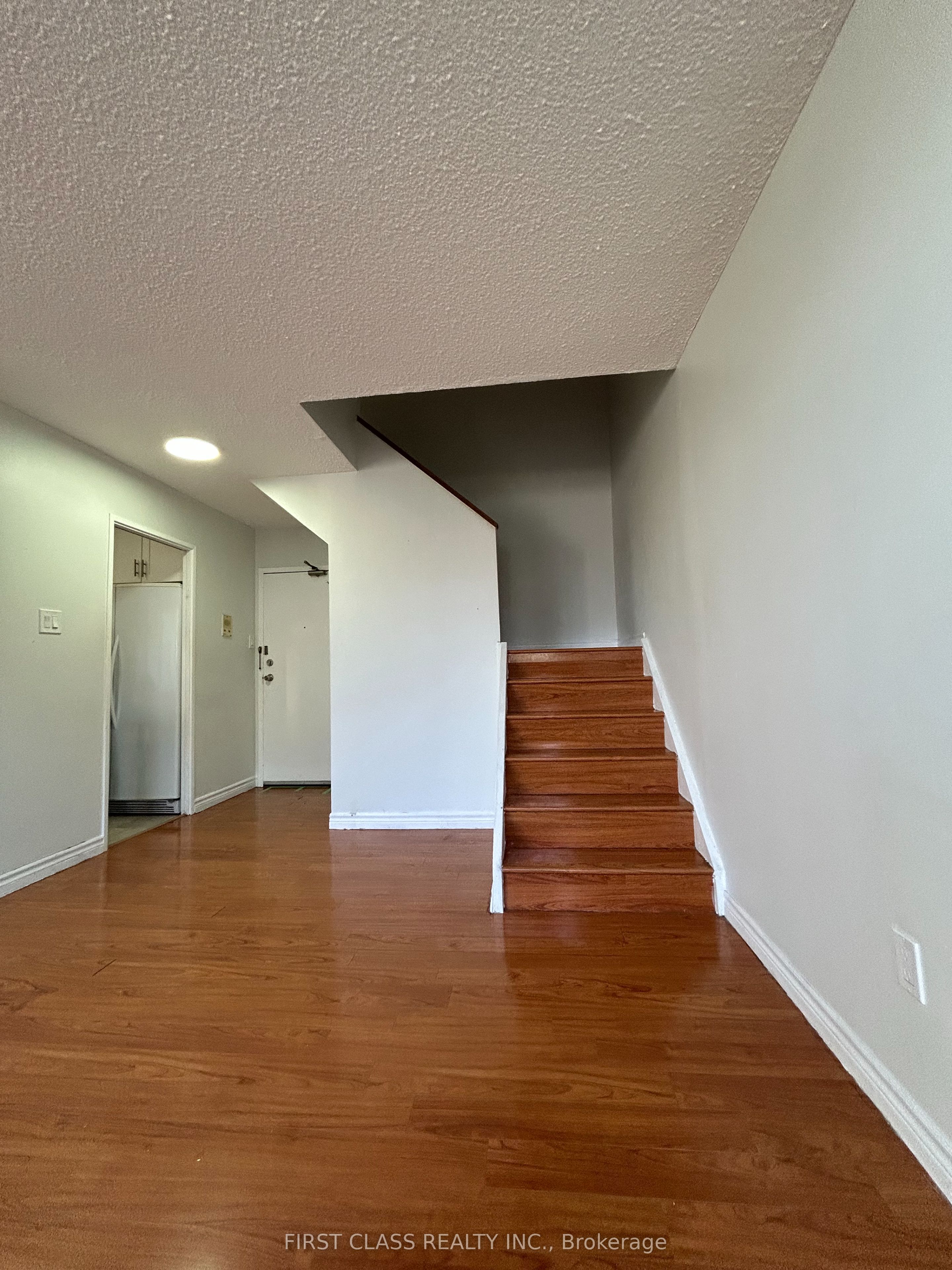 2121 Roche Court 106, Mississauga, ON L5K 2C7 photo 2