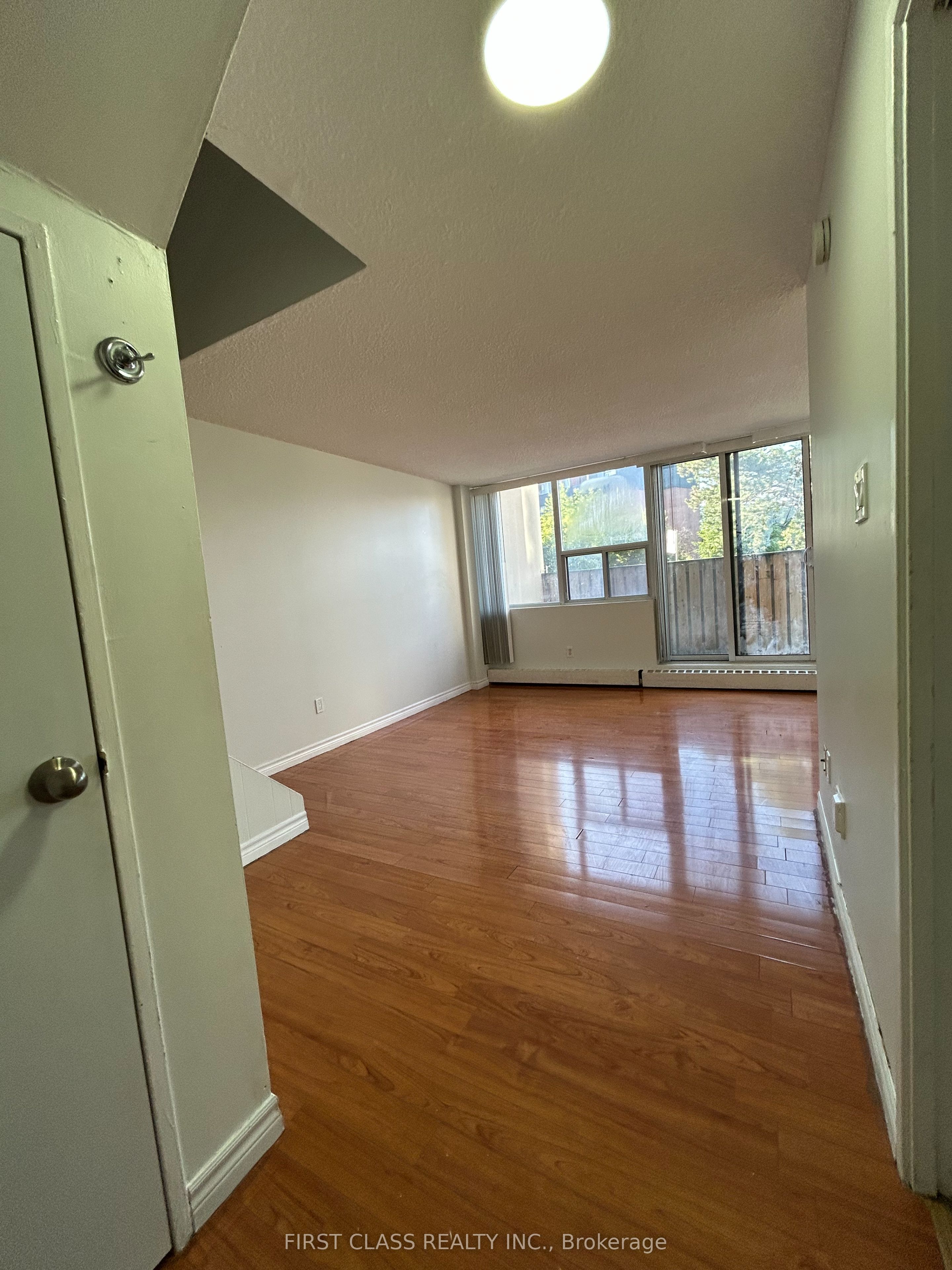 2121 Roche Court 106, Mississauga, ON L5K 2C7 photo 3