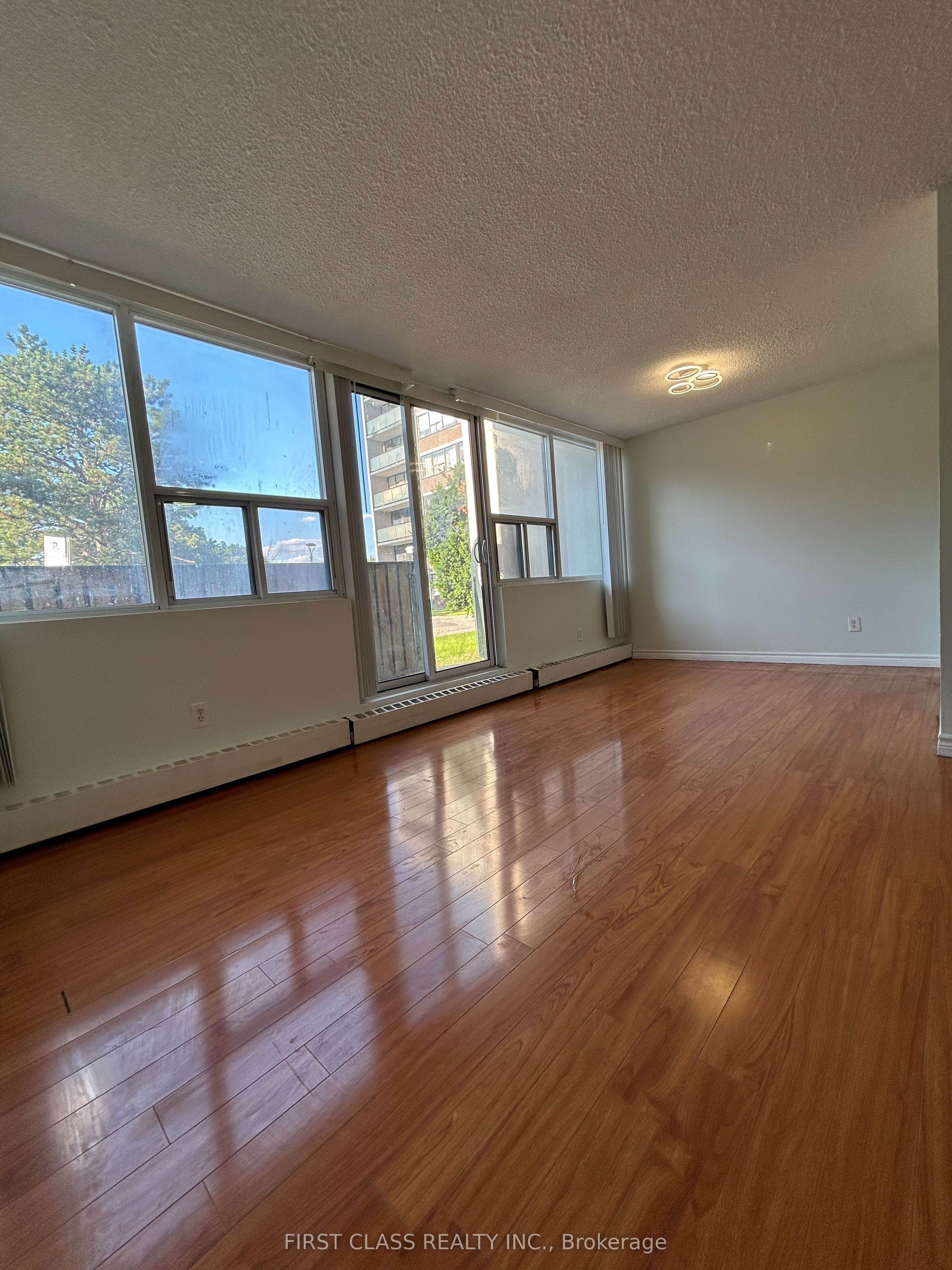 2121 Roche Court 106, Mississauga, ON L5K 2C7 photo 4