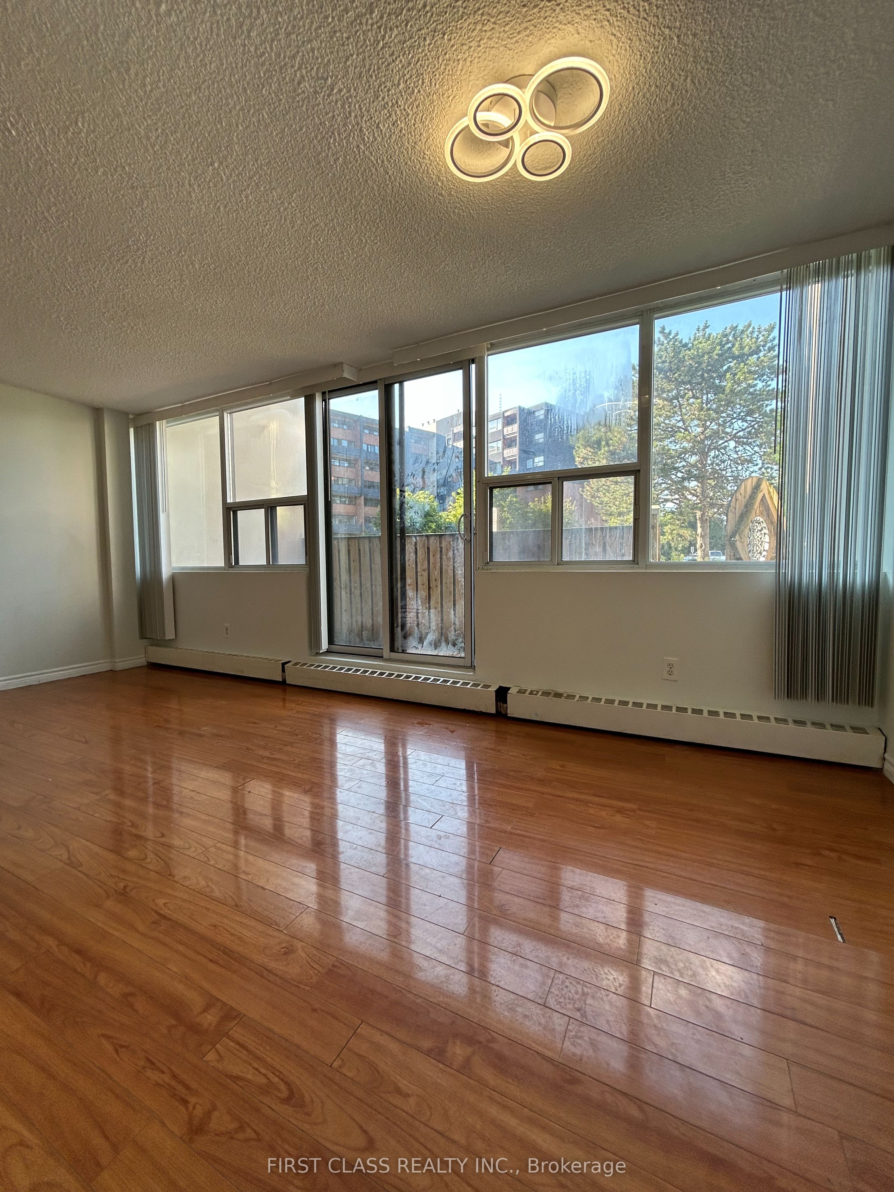 2121 Roche Court 106, Mississauga, ON L5K 2C7 photo 5