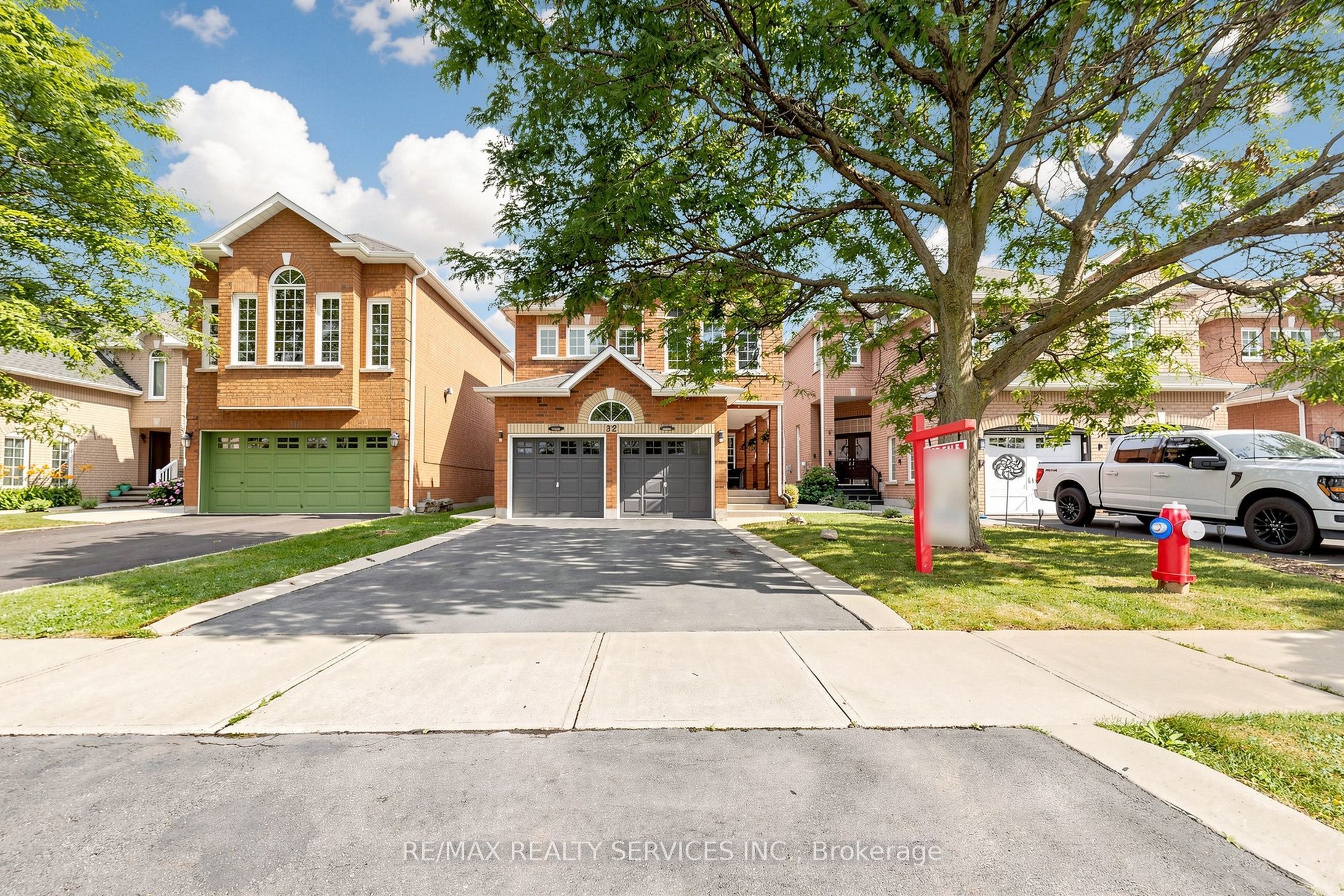 32 Hillpath Crescent, Brampton, ON L6Z 4T9