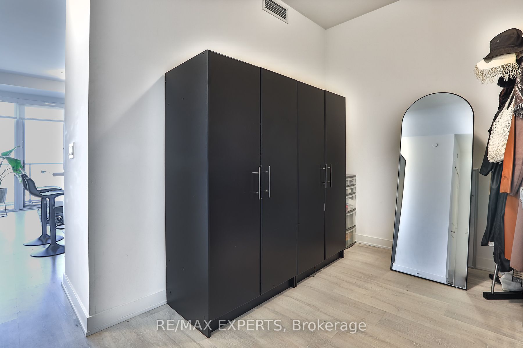 4675 Metcalfe Avenue 2108, Mississauga, ON L5M 0Z8 photo 5