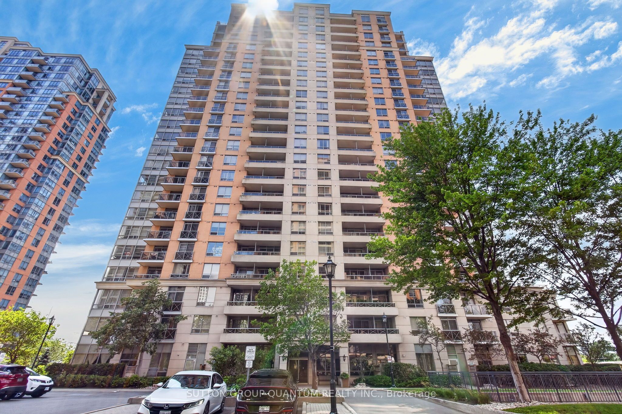 5233 Dundas Street W 723, Toronto, ON M9B 6M1