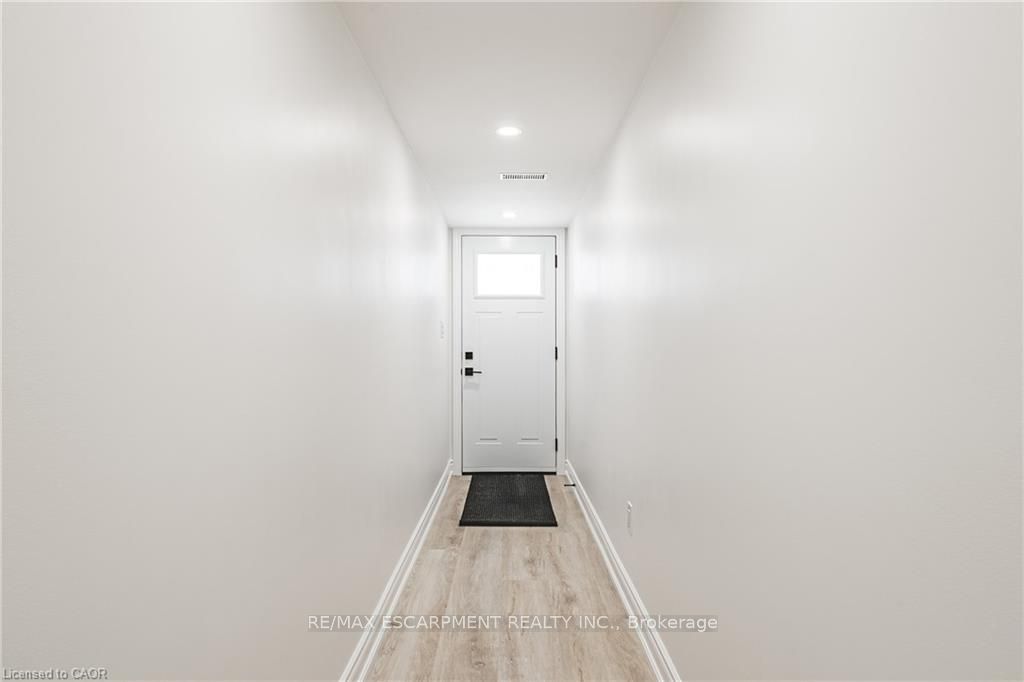 895 Maple Avenue 101, Burlington, ON L7S 2H7 photo 4